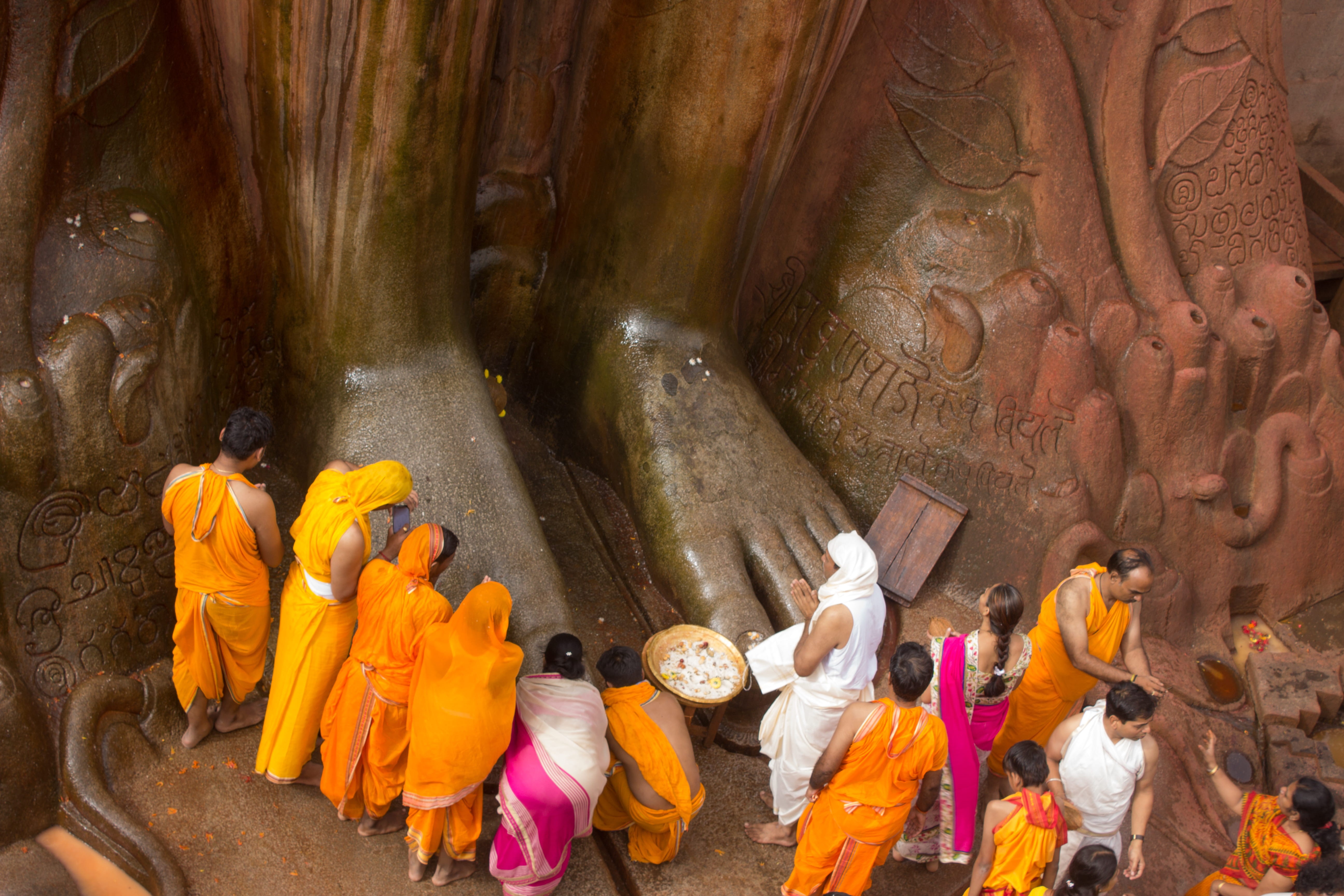 traditional clothing, men, devotion, prayers, festival, 5K, place of worship, spirituality, day, architecture, religion, high angle view, large group of people, HD Wallpaper