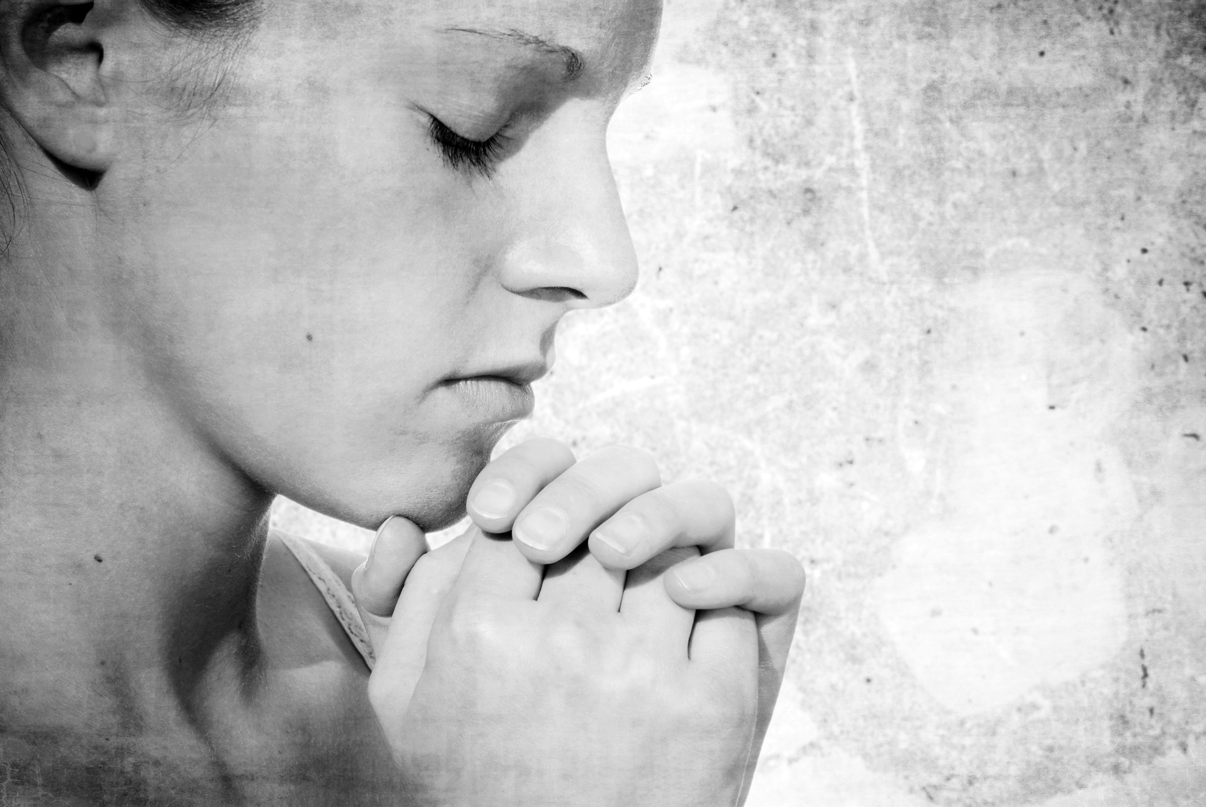 prayer, 4K, devotion, christ, headshot, grayscale, real people, indoors, profile view, worship, thought, finger, human face, picture, woman, young adult, HD Wallpaper