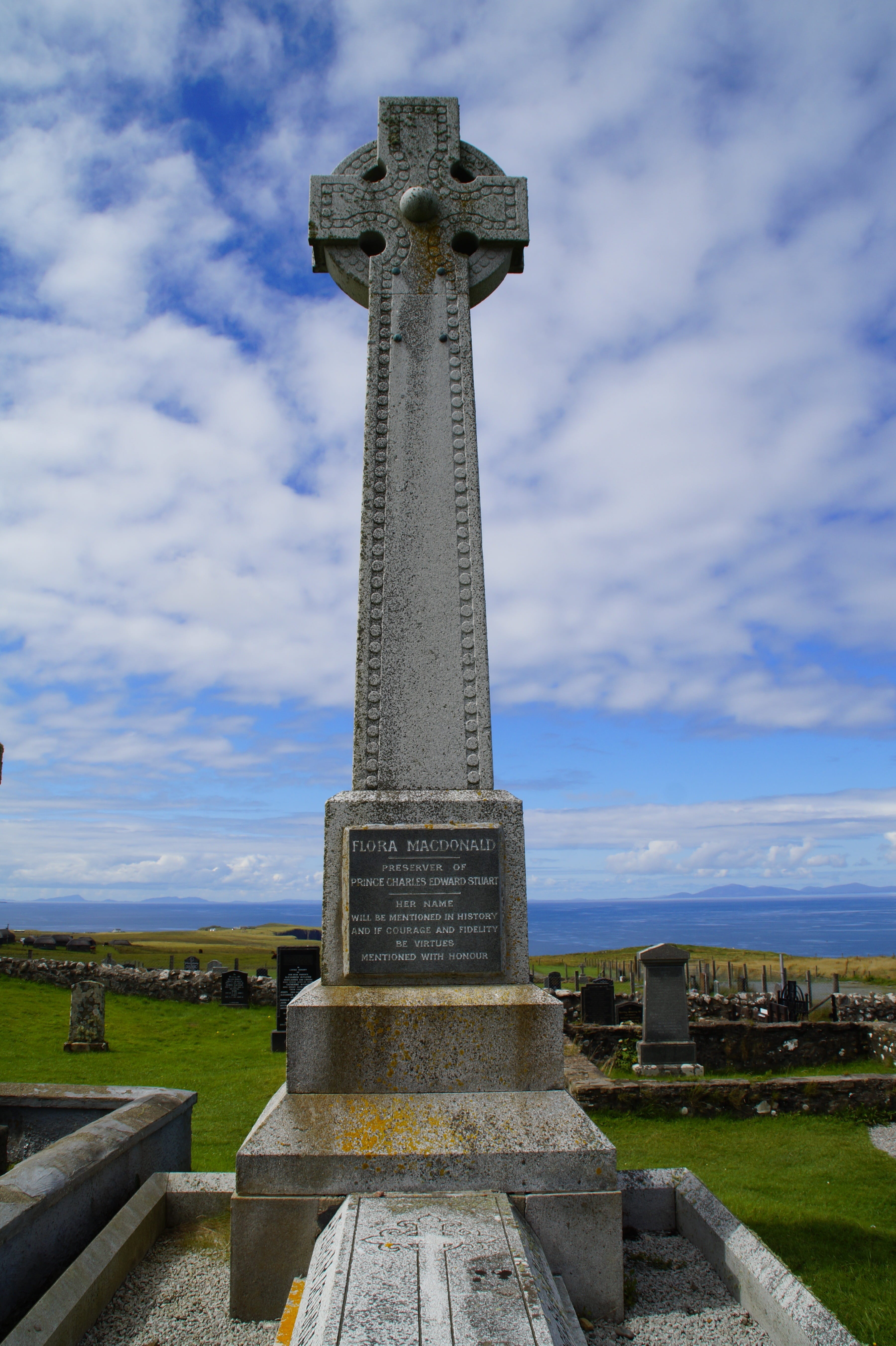 celtic cross, scottish, history, isle of skye, architecture, resistance, clan, sky, cross, vip, scotswoman, memorial, bonnie prince charles, religion, day, Phone HD Wallpaper