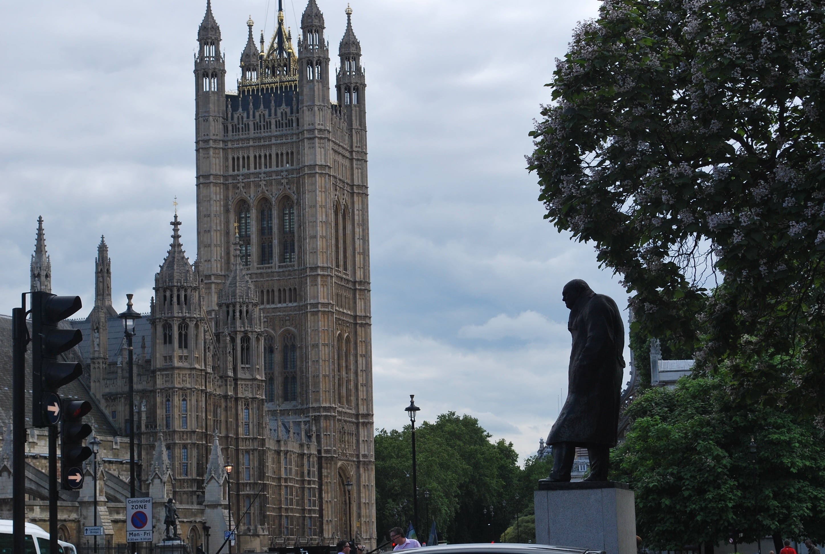 government, building exterior, skyscraper, winston churchill, london, british, tall - high, architecture, statue, 2K, city, historical, office building exterior, HD Wallpaper