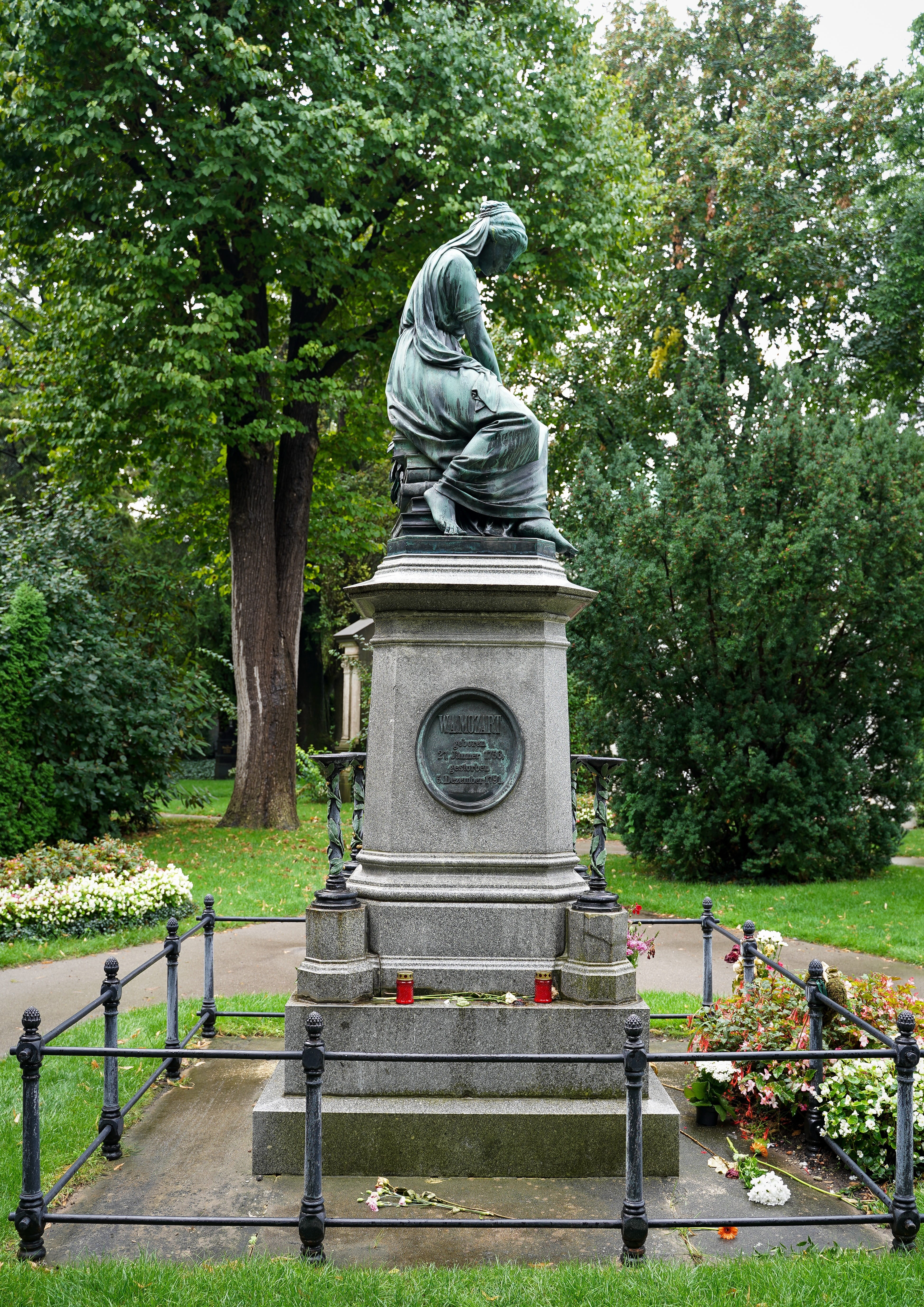 tombstone, sad, rest, faith, plant, art and craft, viennas central cemetery, mourning, vienna, park - man made space, funeral, nature, monument, mozarts grave, Phone HD Wallpaper