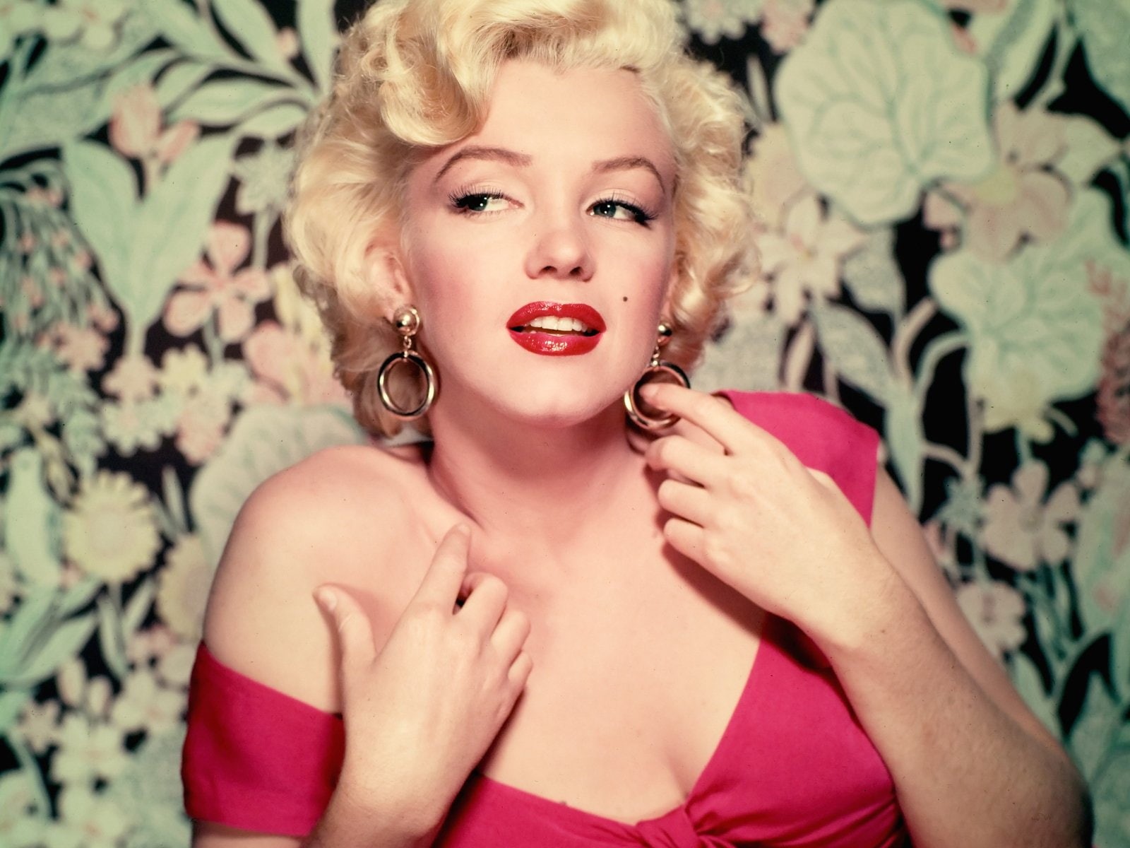 Marilyn Monroe, portrait, young women, one person, headshot, Blonde, American, glamour, adult, Girl, Earrings, young adult, fashion model, blond hair, make-up, HD Wallpaper