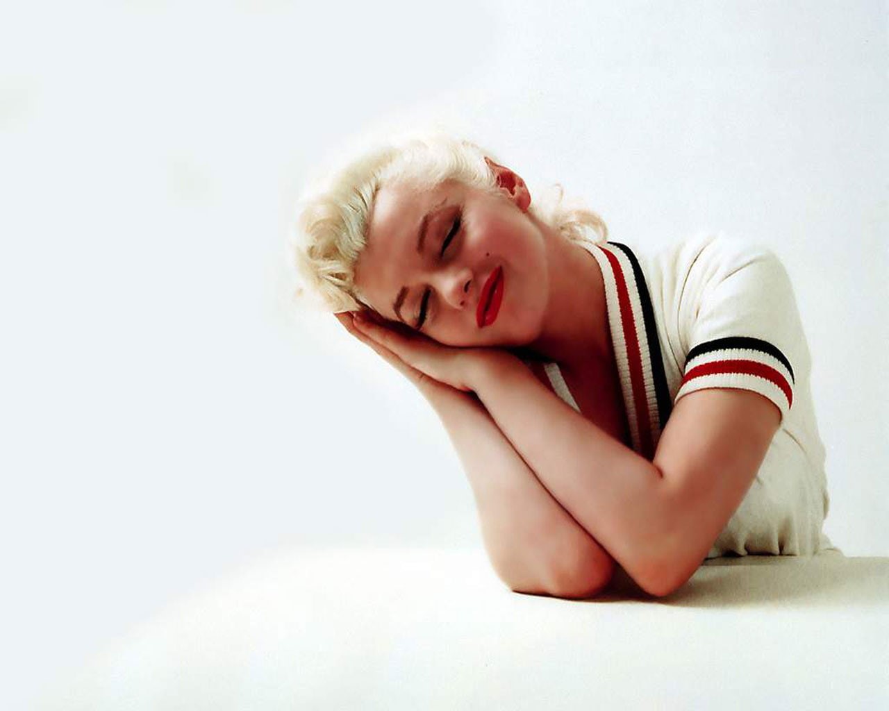 celebrities, monroe, marilyn monroe, sleeping, marilyn, white hair, beauty, white, 720P, photography, hair, HD Wallpaper