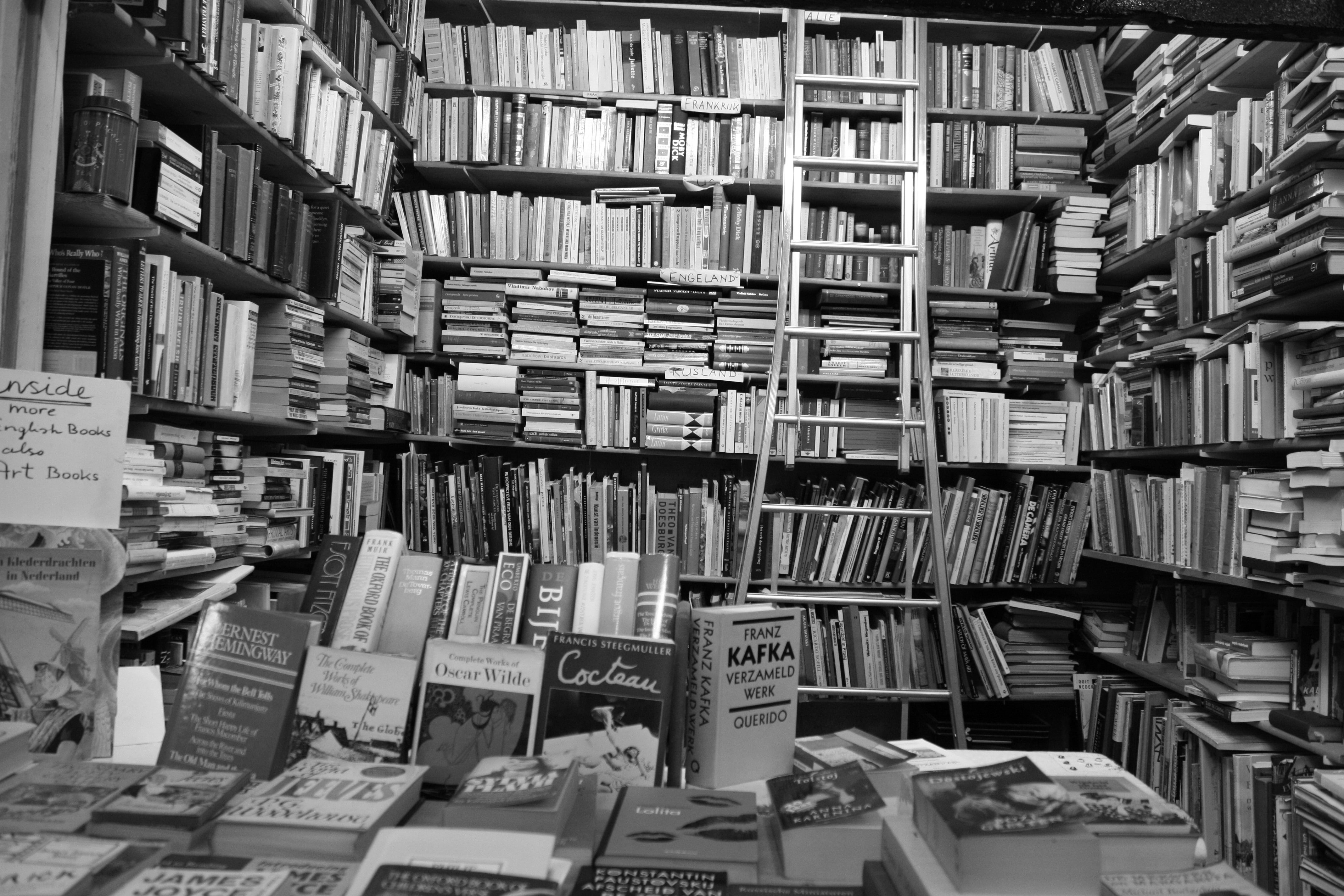 books, Ernest Hemingway, Oscar Wilde, 4K, monochrome, HD Wallpaper