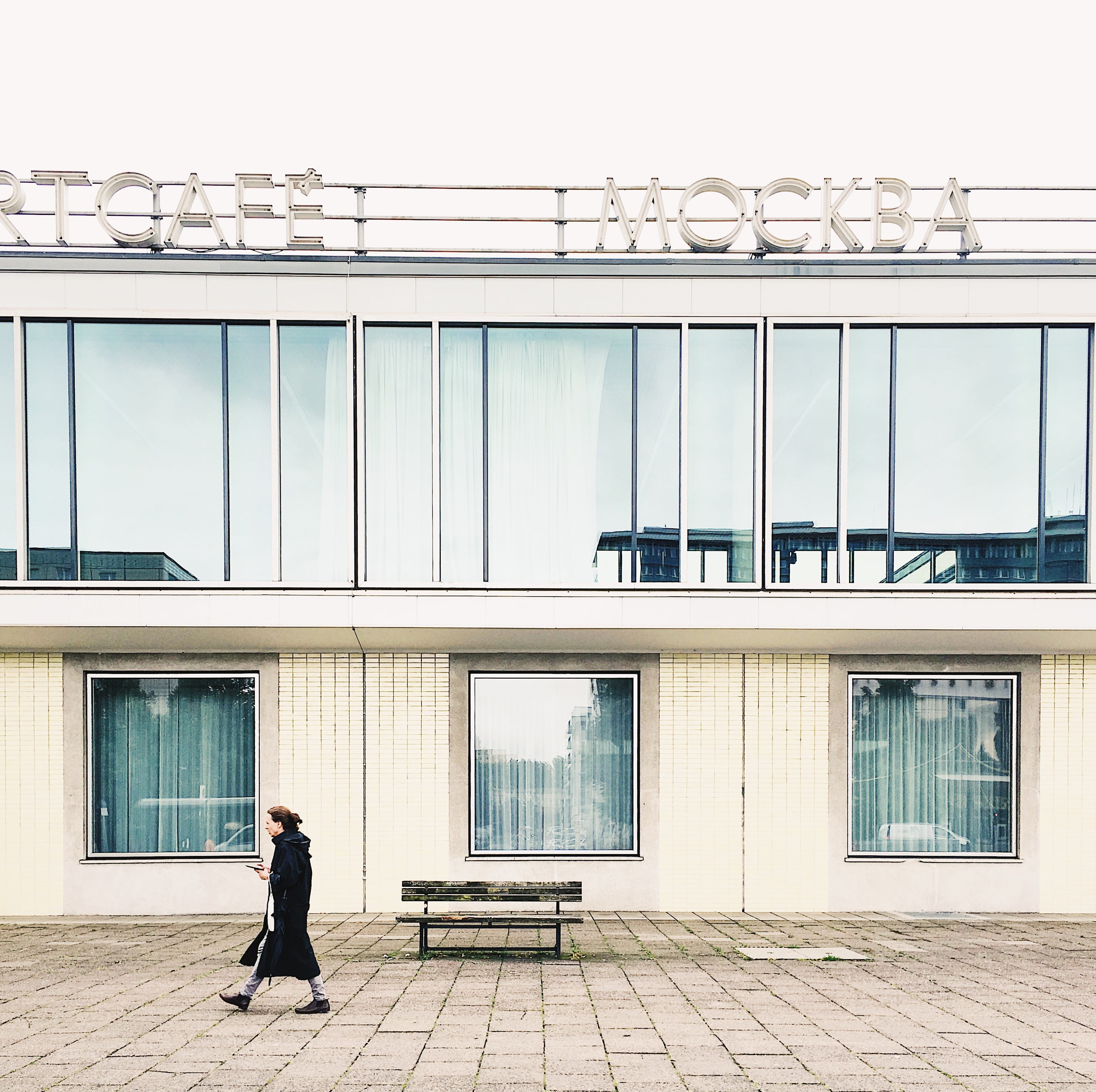 glass - material, mockba, leisure activity, outdoors, vintage, history, built structure, city, lifestyles, 2K, building exterior, windows, full length, HD Wallpaper