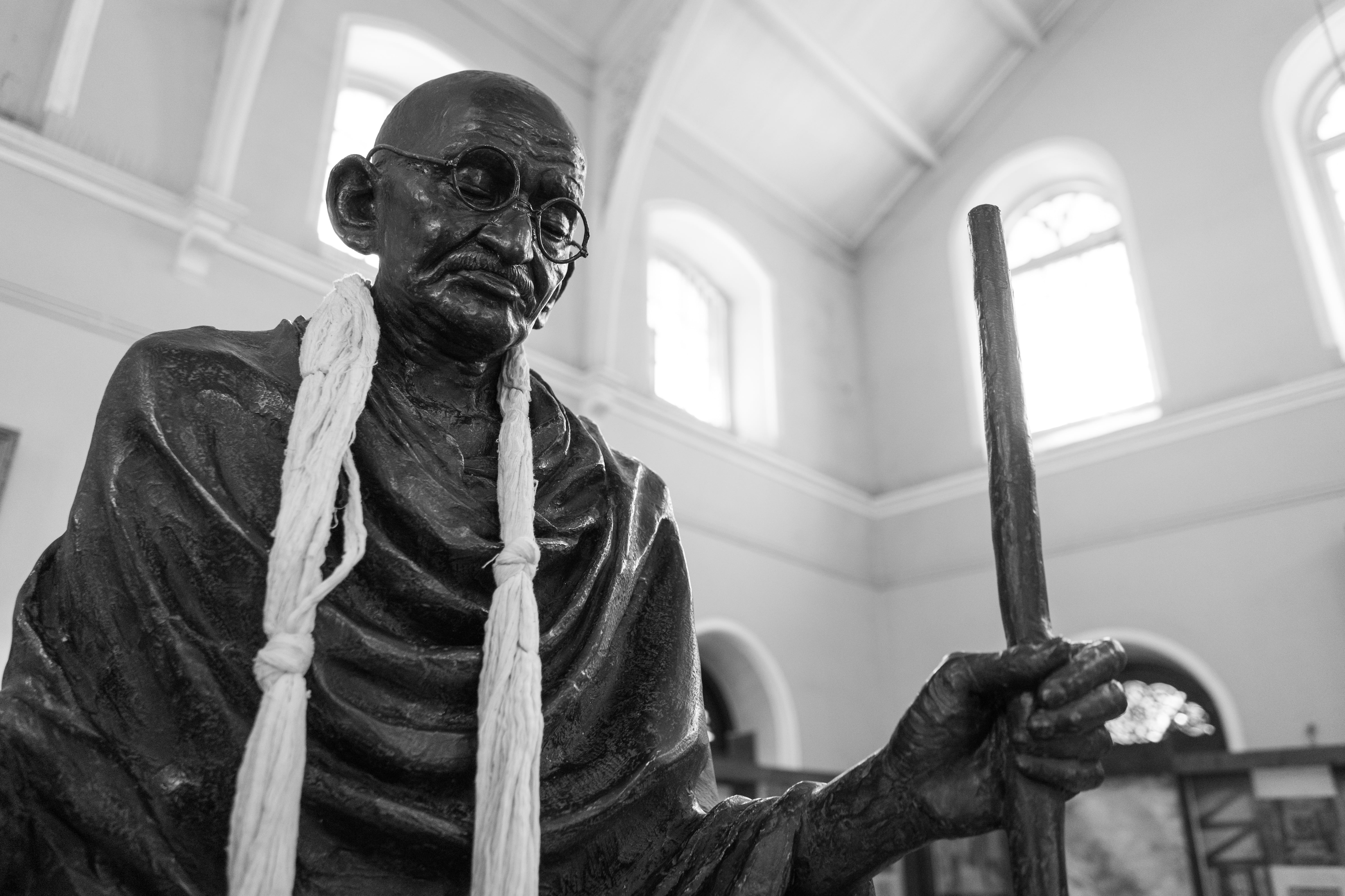 representation, people, hero, war, statue, indoors, waist up, hindu, arts culture and entertainment, pune, male likeness, 5K, india, gandhi, built structure, HD Wallpaper