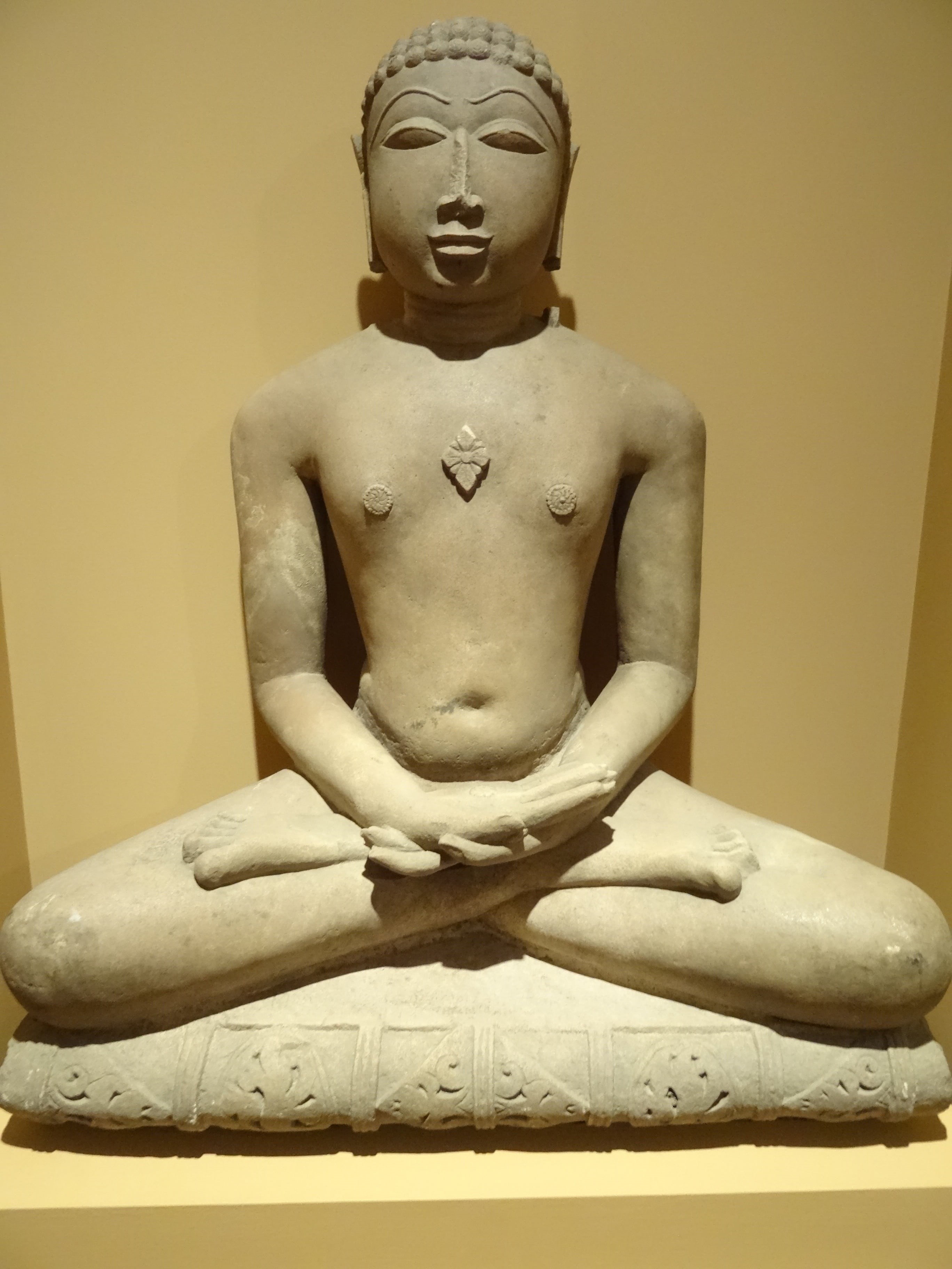 sculpture, religion, statue, meditation, 2K, no people, creativity, buddhism, museum, wall - building feature, indoors, representation, shirtless, stone figure, Phone HD Wallpaper