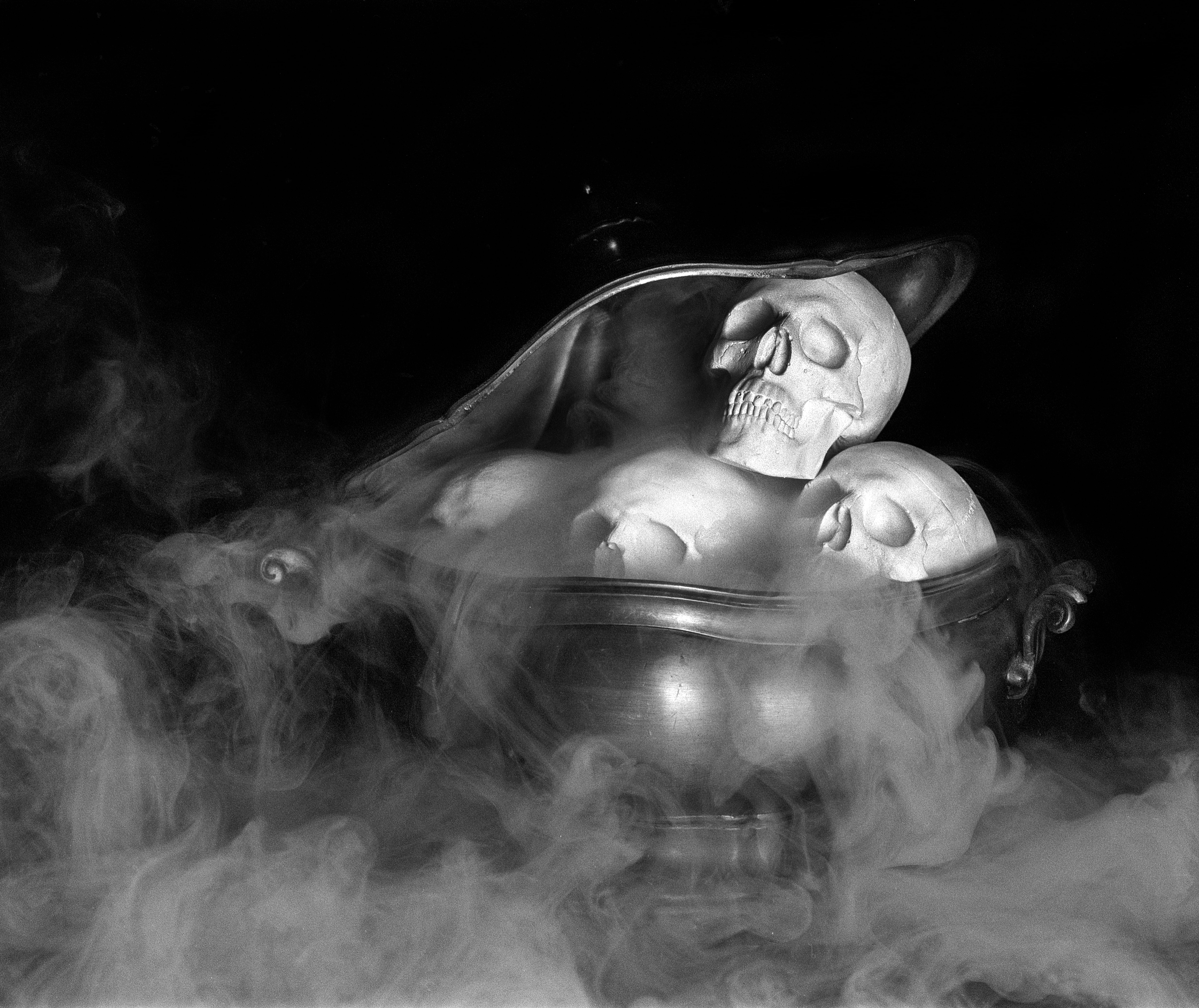 black background, people, black and white, smoke - physical structure, 8K, women, belief, spooky, motion, human body part, human skulls, indoors, human hand, HD Wallpaper