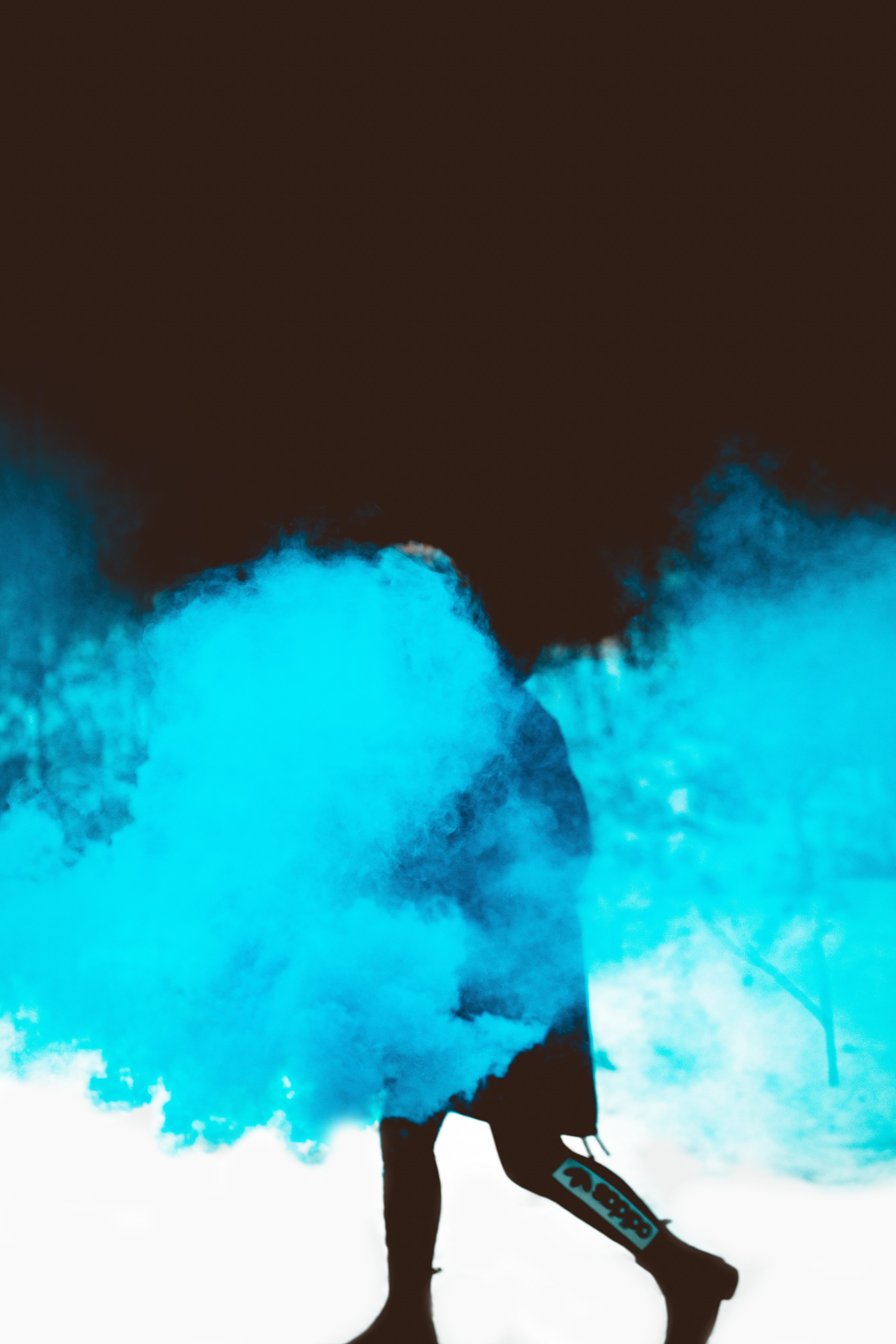 men, performance, smoke, wearing, motion, holding, walks, smoke - physical structure, smok, arts culture and entertainment, lifestyles, person, activity, Phone HD Wallpaper