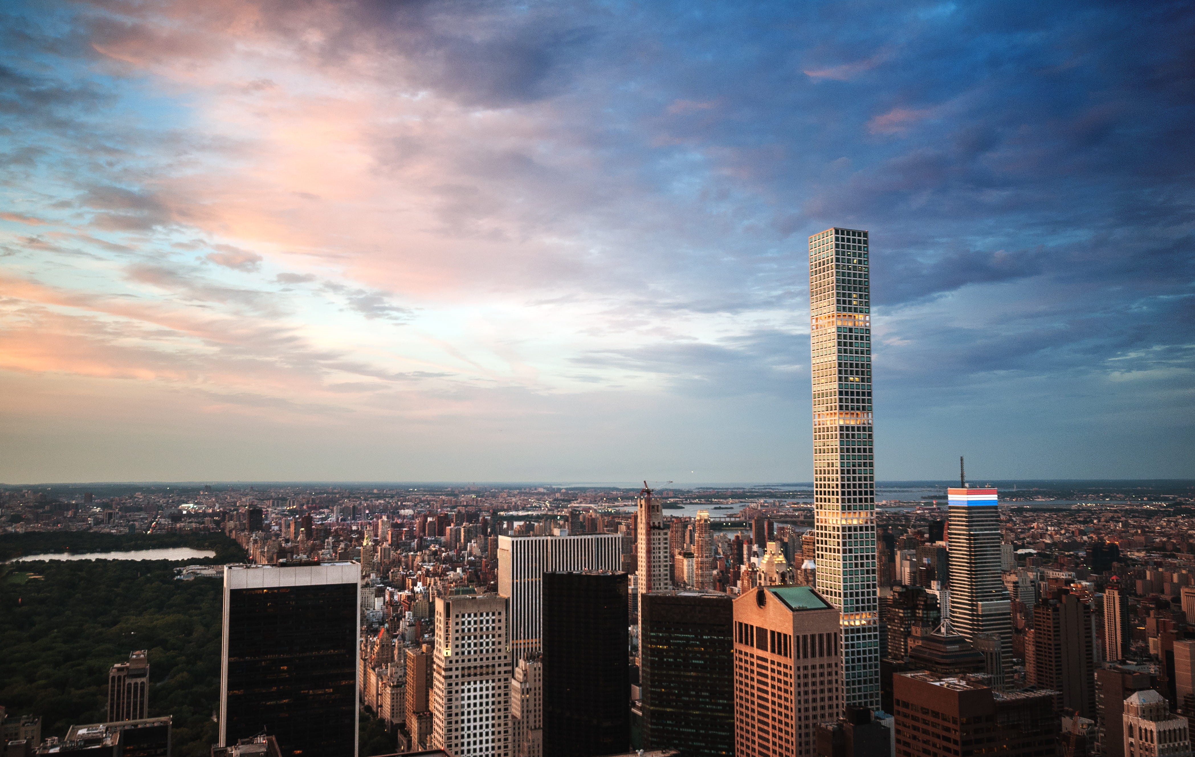 office building exterior, 4K, cloud - sky, tower, skyscraper, building, crowd, evening, cityscape, city, united states, sunset, office, travel destinations, HD Wallpaper