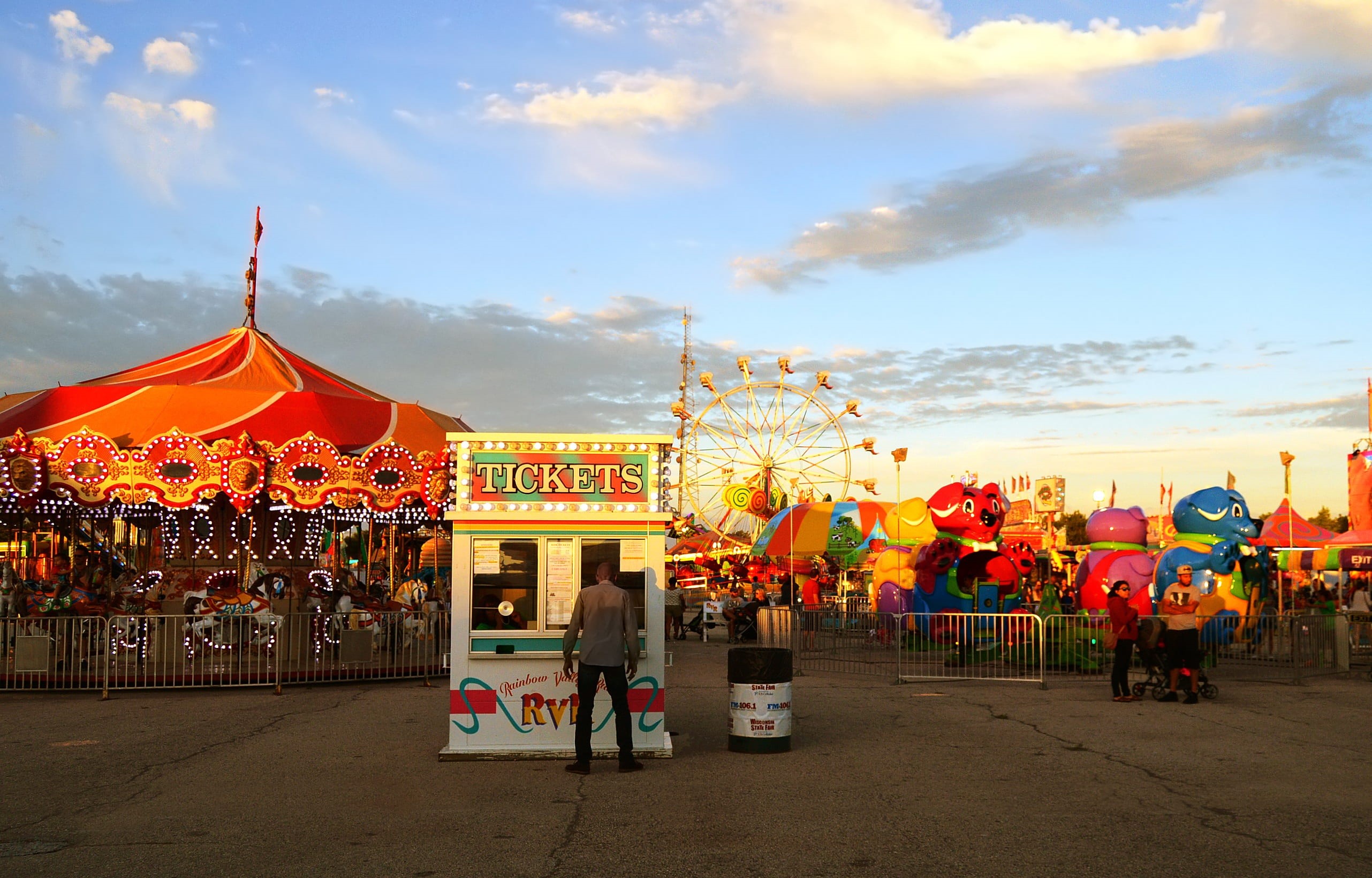 entertainment, arts culture and entertainment, ticket, fun, architecture, festive, childhood, amusement park, 2K, city, city of festivals, milwaukee, funfair, HD Wallpaper