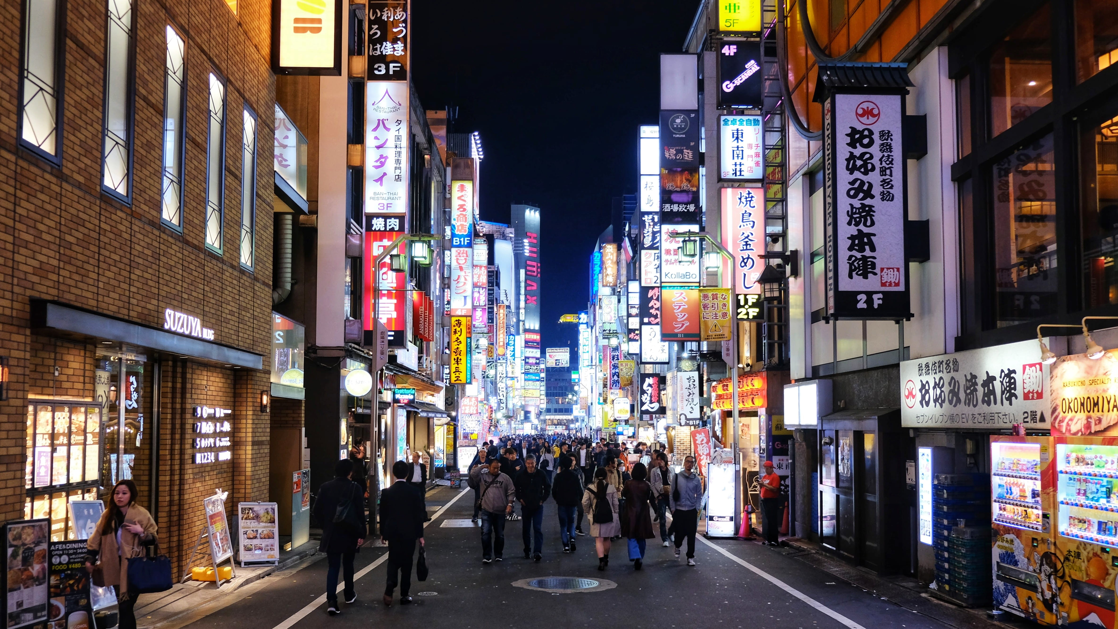 walking, lifestyles, building exterior, large group of people, 4K, store, store sign, group of people, non-western script, text, illuminated, city street, HD Wallpaper