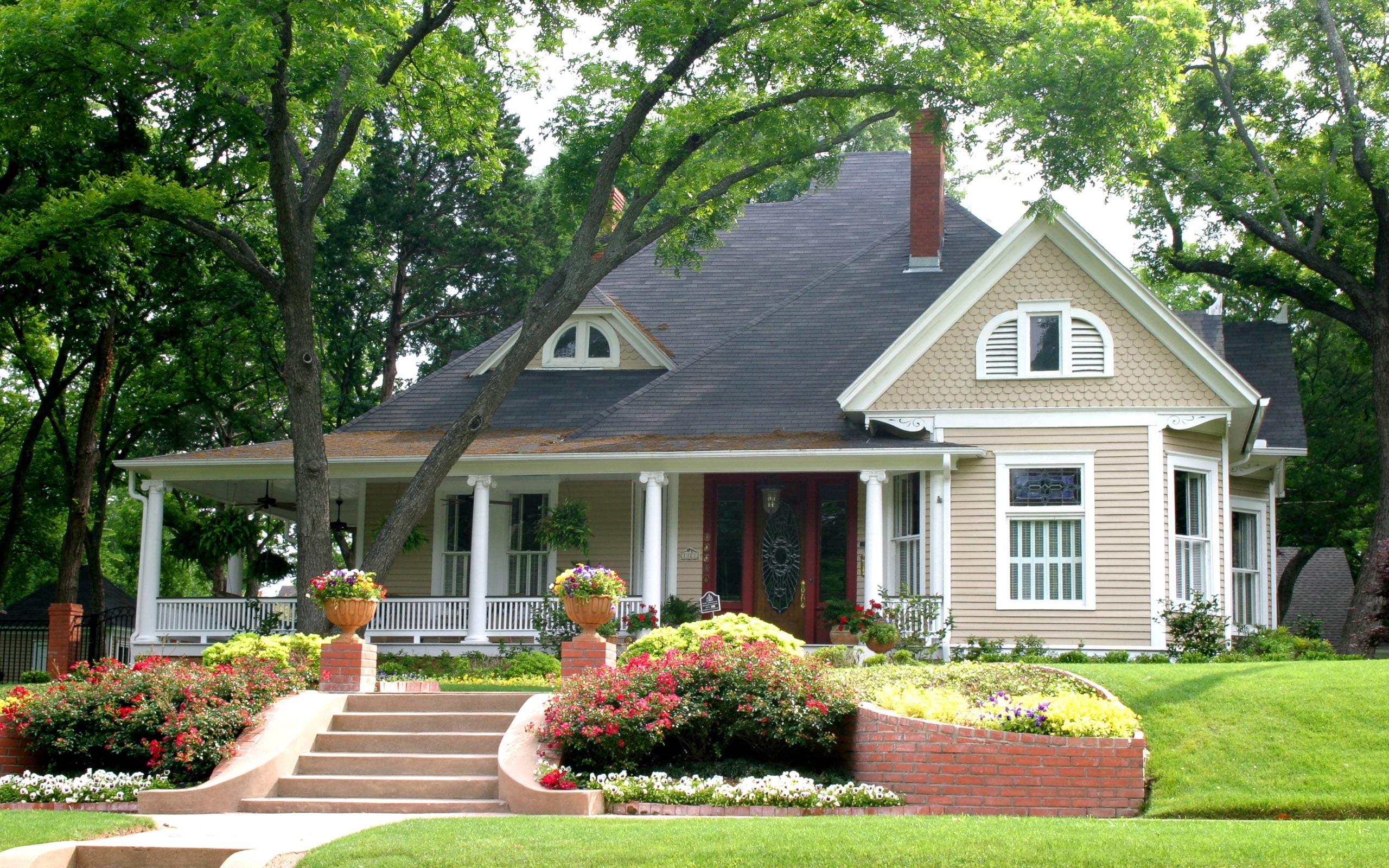 front View, summer, mansion, flowerbed, building Exterior, street, footpath, american Culture, small Town America, plant, color Image, flower, garden path, HD Wallpaper