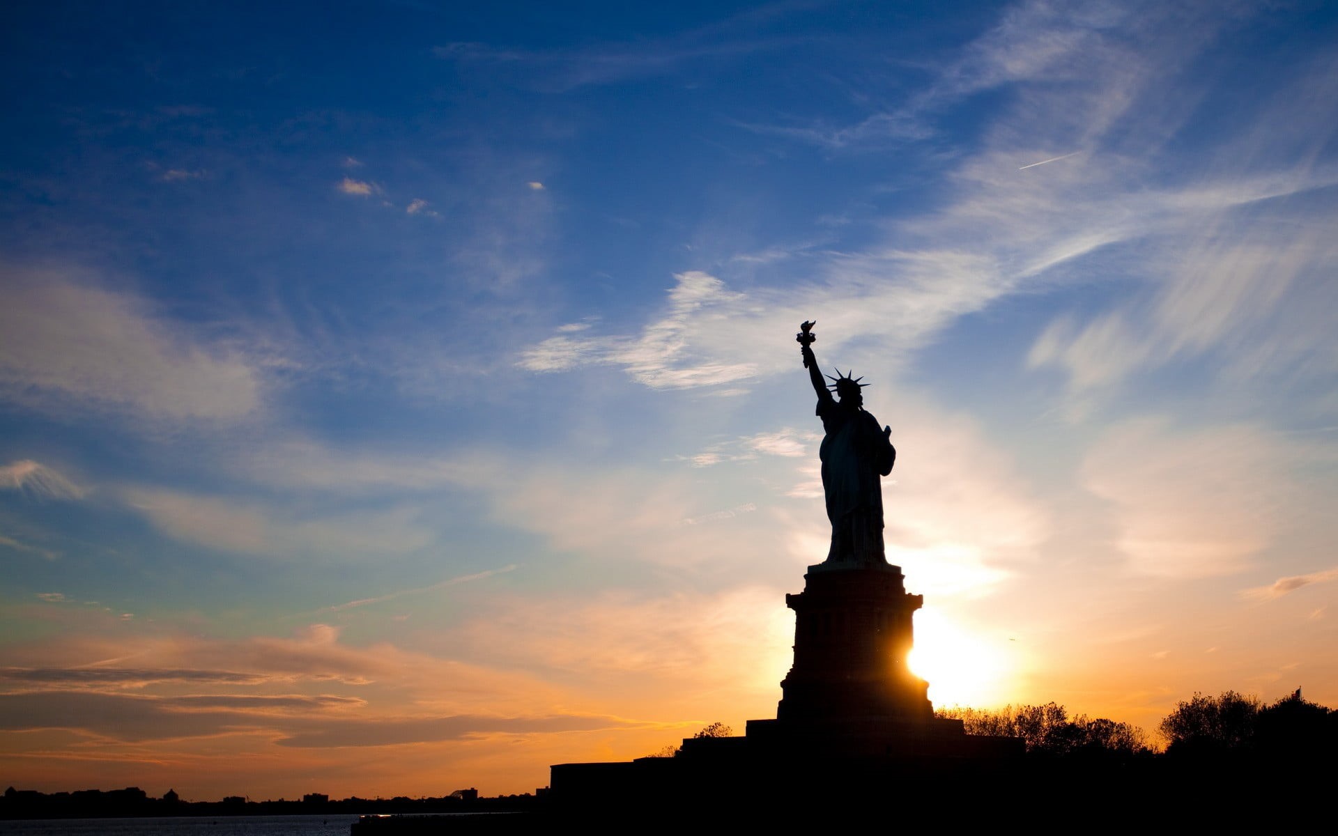 statue, female likeness, silhouette, nature, no people, travel destinations, freedom, travel, human representation, art and craft, architecture, outdoors, HD Wallpaper