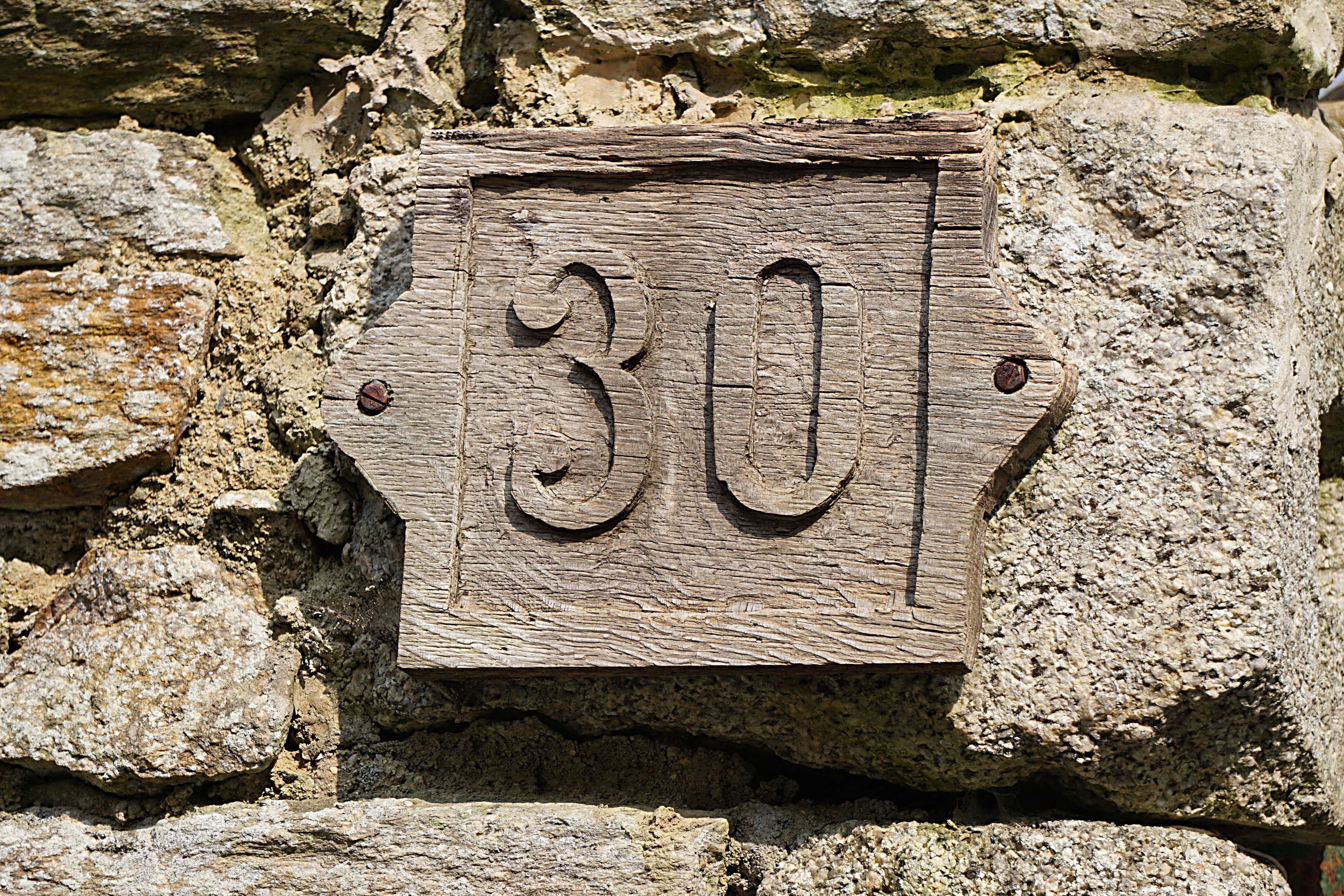information, bois, built structure, stone wall, textured, wall, close-up, numro, western script, no people, architecture, rue, rock - object, courrier, HD Wallpaper
