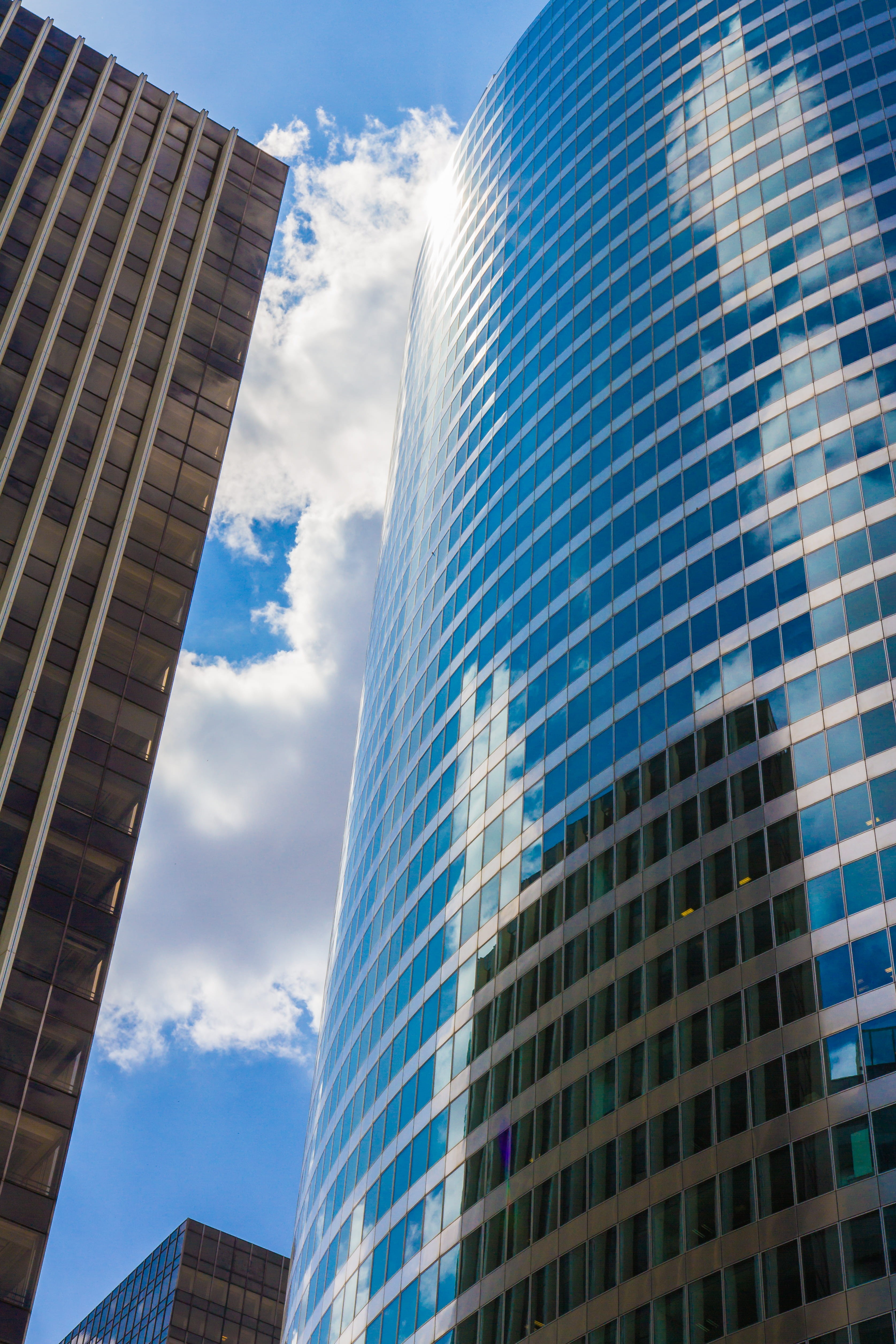 industrie, no people, 4K, urban, low angle view, buisness, urbanism, office building exterior, nature, glass - material, rond, la défense, group, cloud - sky, Phone HD Wallpaper