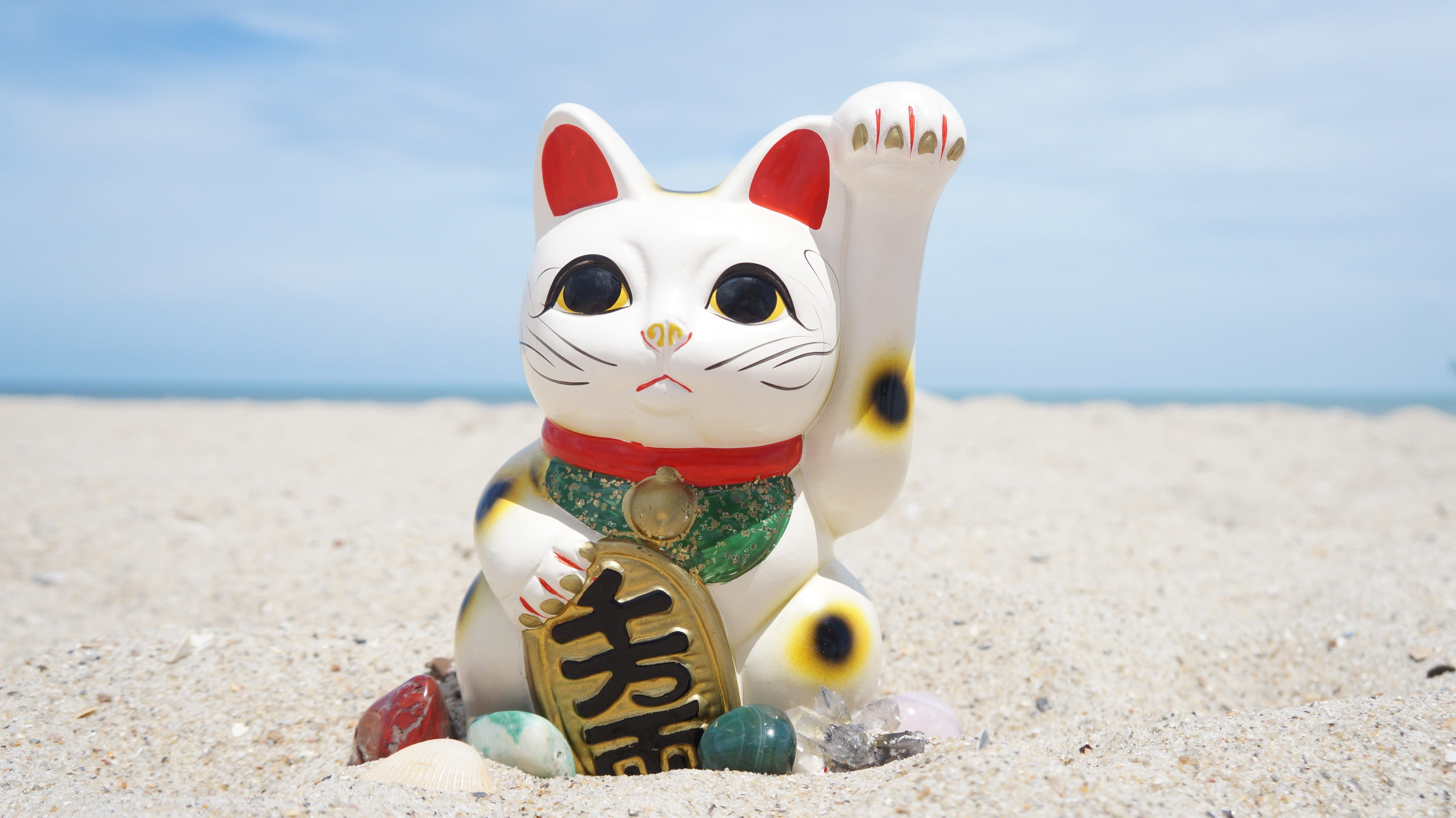 oriental, holiday, asia, art and craft, waving, human representation, sand, outdoors, sky, cat, symbol, fortune, feng shui, no people, chinese, horizon over water, HD Wallpaper