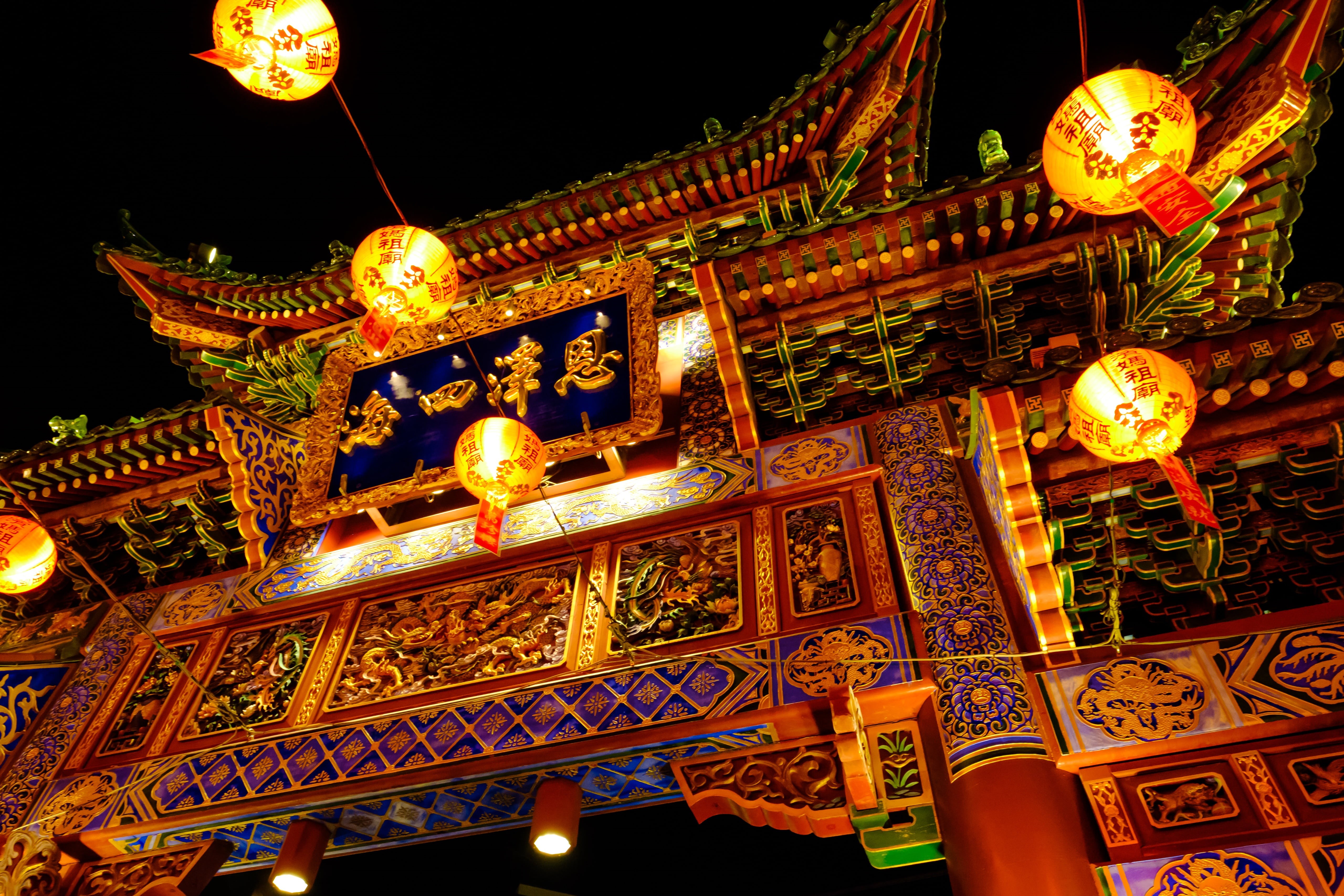 low angle view, cultures, yokohama, belief, lighting equipment, building exterior, 5K, lanterns, kanagawa japan, lighting, ornate, china town, chinese, HD Wallpaper