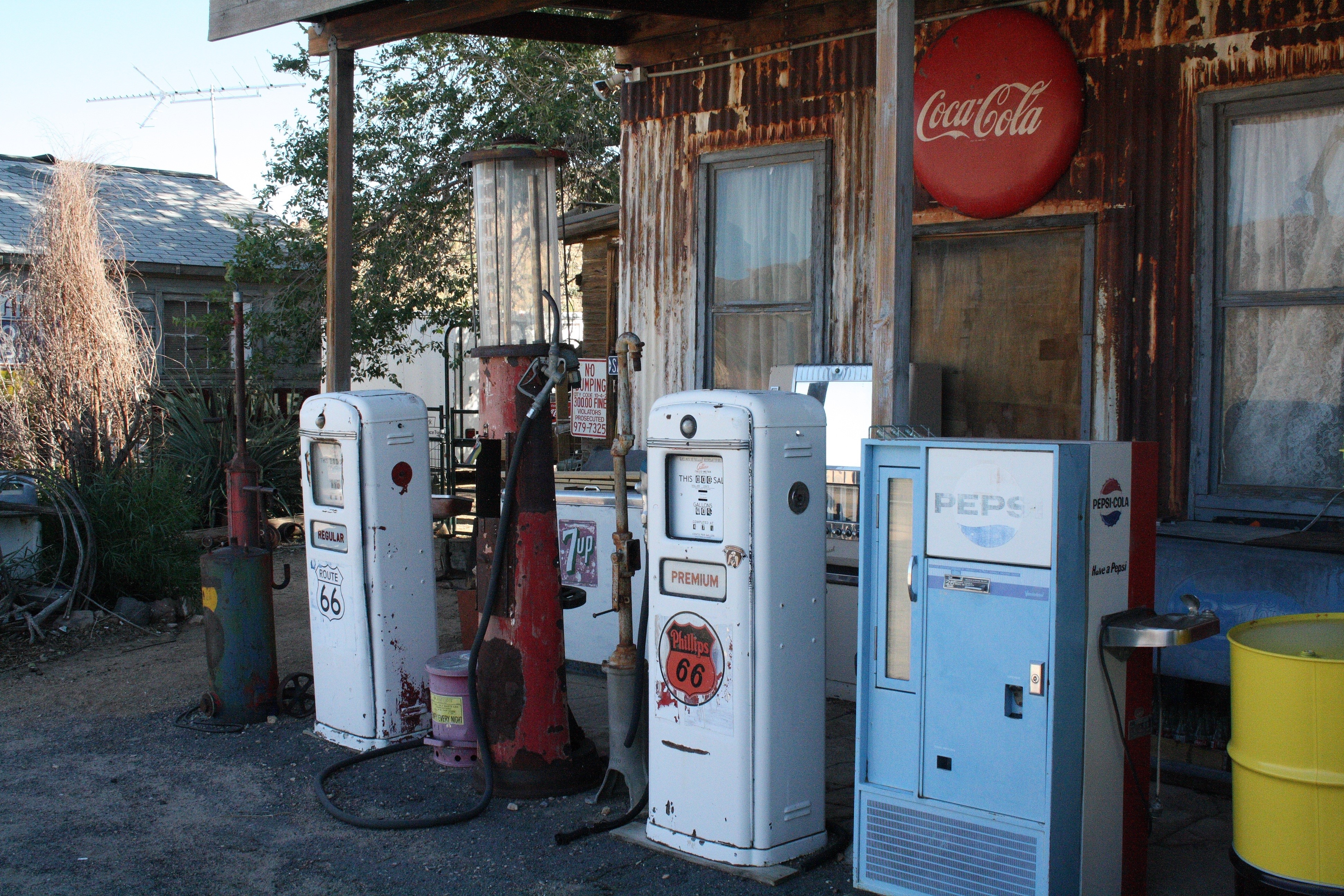4K, gas station, machine, built structure, usa, building exterior, arizona, telephone, gas, day, route66, architecture, fossil fuel, vending, petrol stations, HD Wallpaper