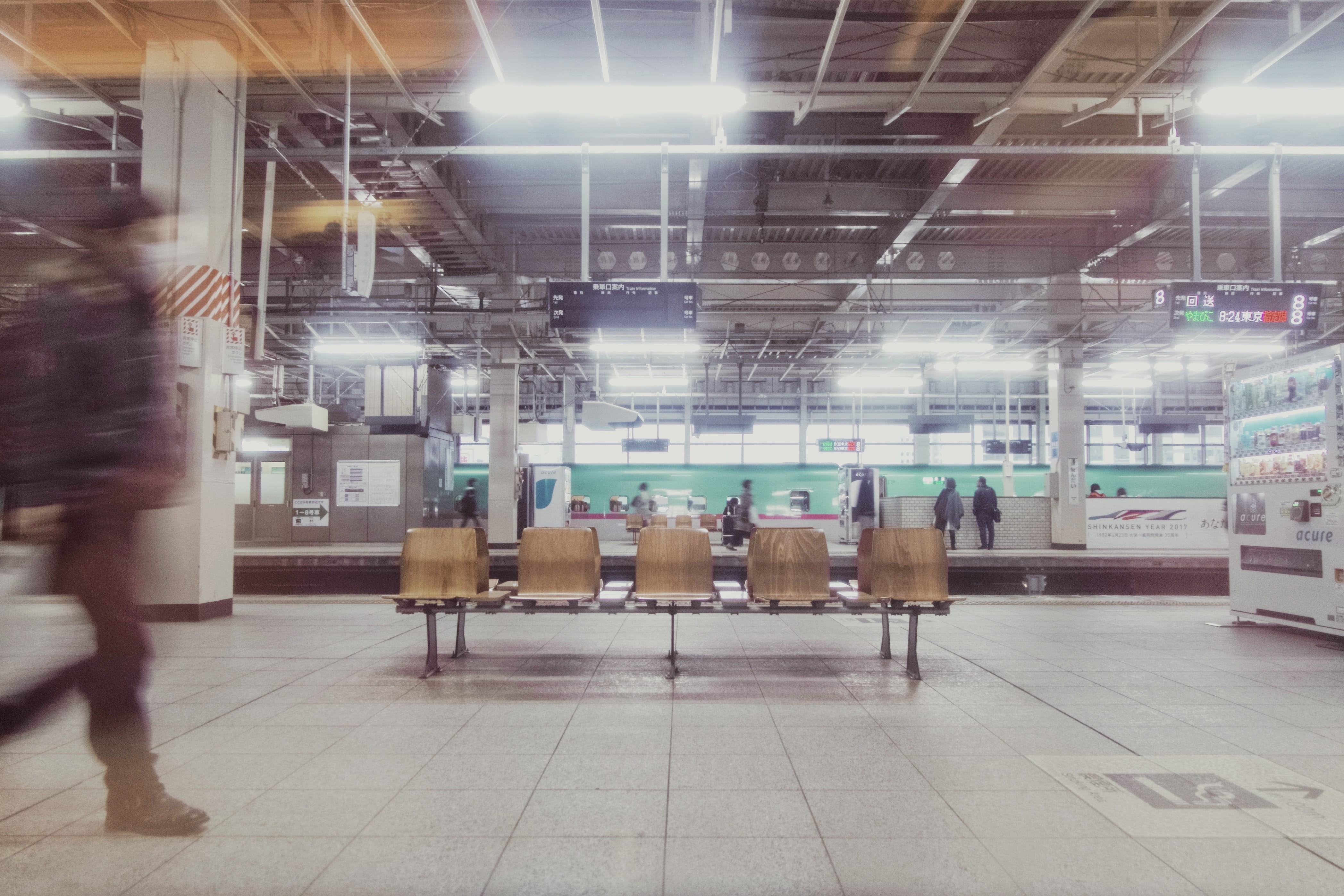 rail transportation, 4K, station, indoors, blurred motion, transportation, men, public transportation, illuminated, waiting, architecture, light, built structure, HD Wallpaper