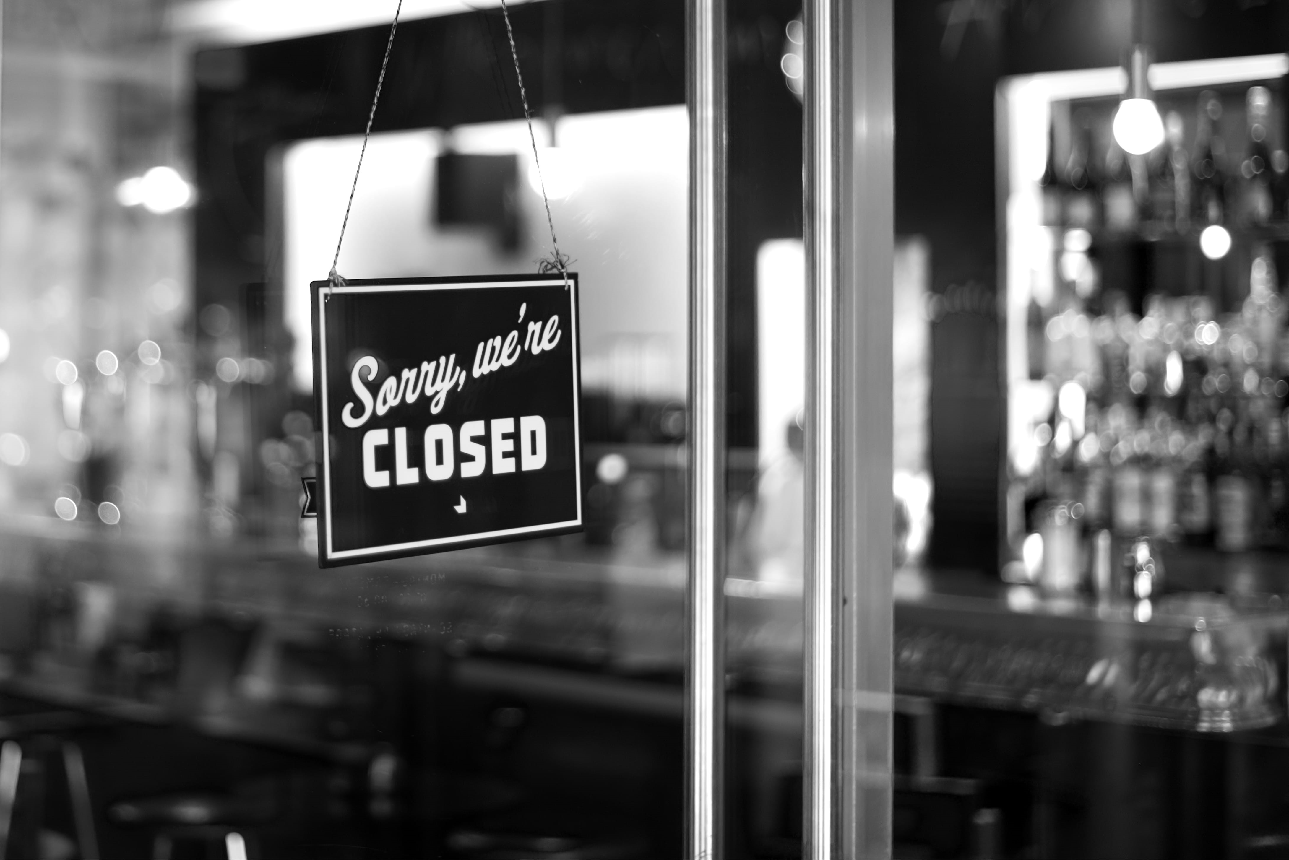window, text, overcoat, focus on foreground, sign, close-up, information, communication, western script, store window, geschäft, store, symbol, re, sorry, HD Wallpaper