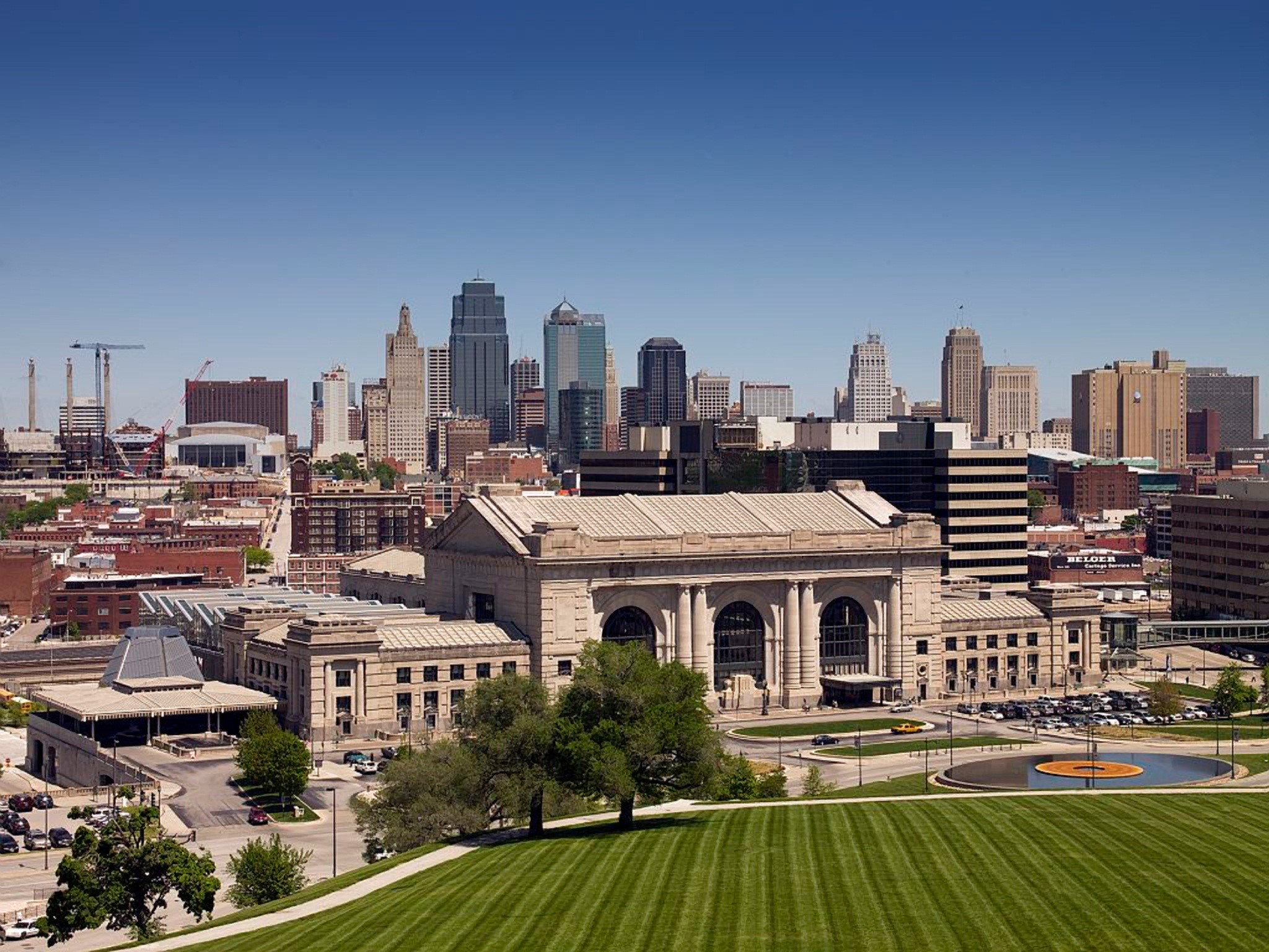 skyline, tree, modern, day, office building exterior, luxury, no people, cityscape, downtown, travel destinations, residential district, aerial, union station, HD Wallpaper