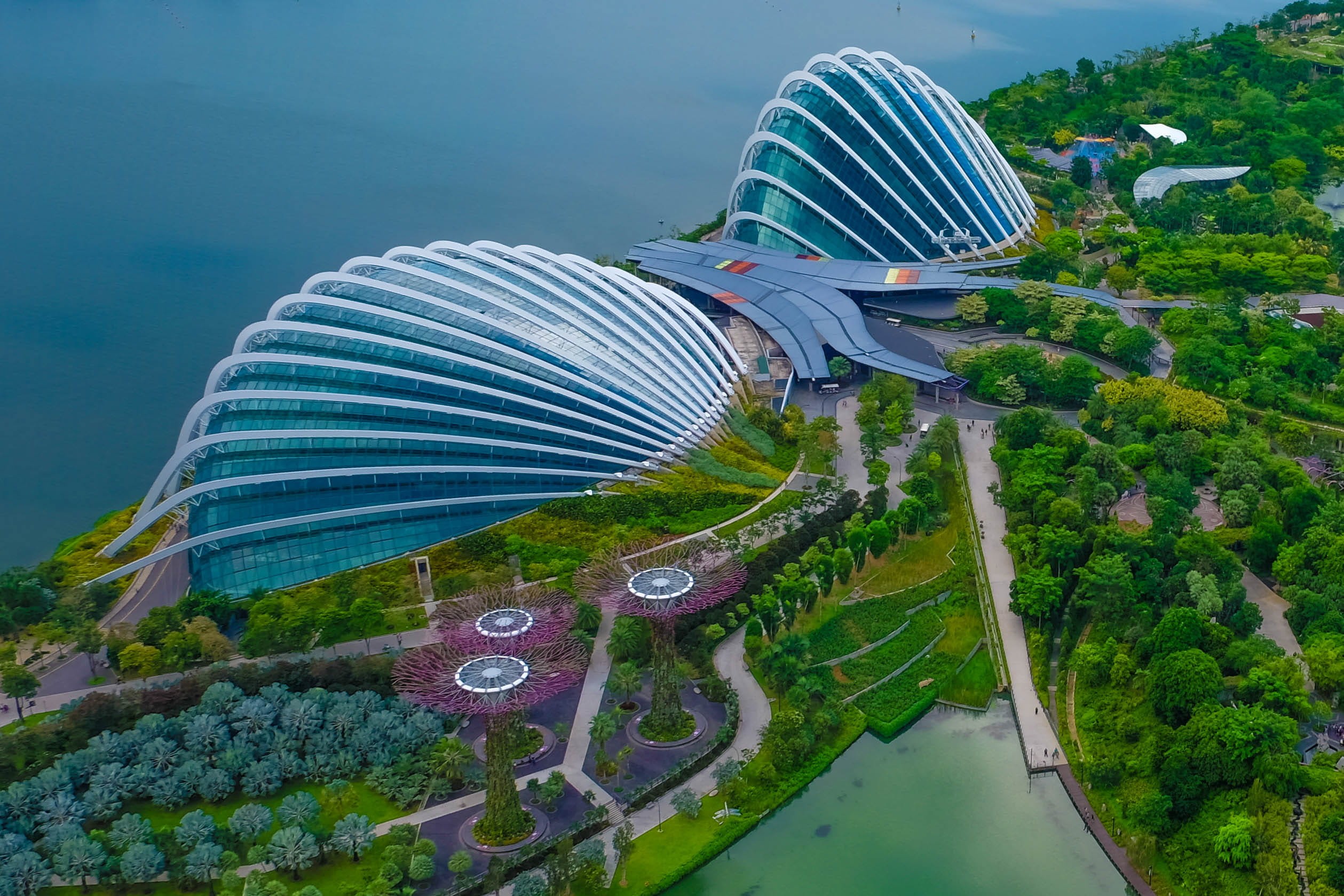 outdoors, green color, beauty in nature, city, 1080P, architecture, creativity, day, asia, plant, marina bay sands, art and craft, built structure, sky, HD Wallpaper