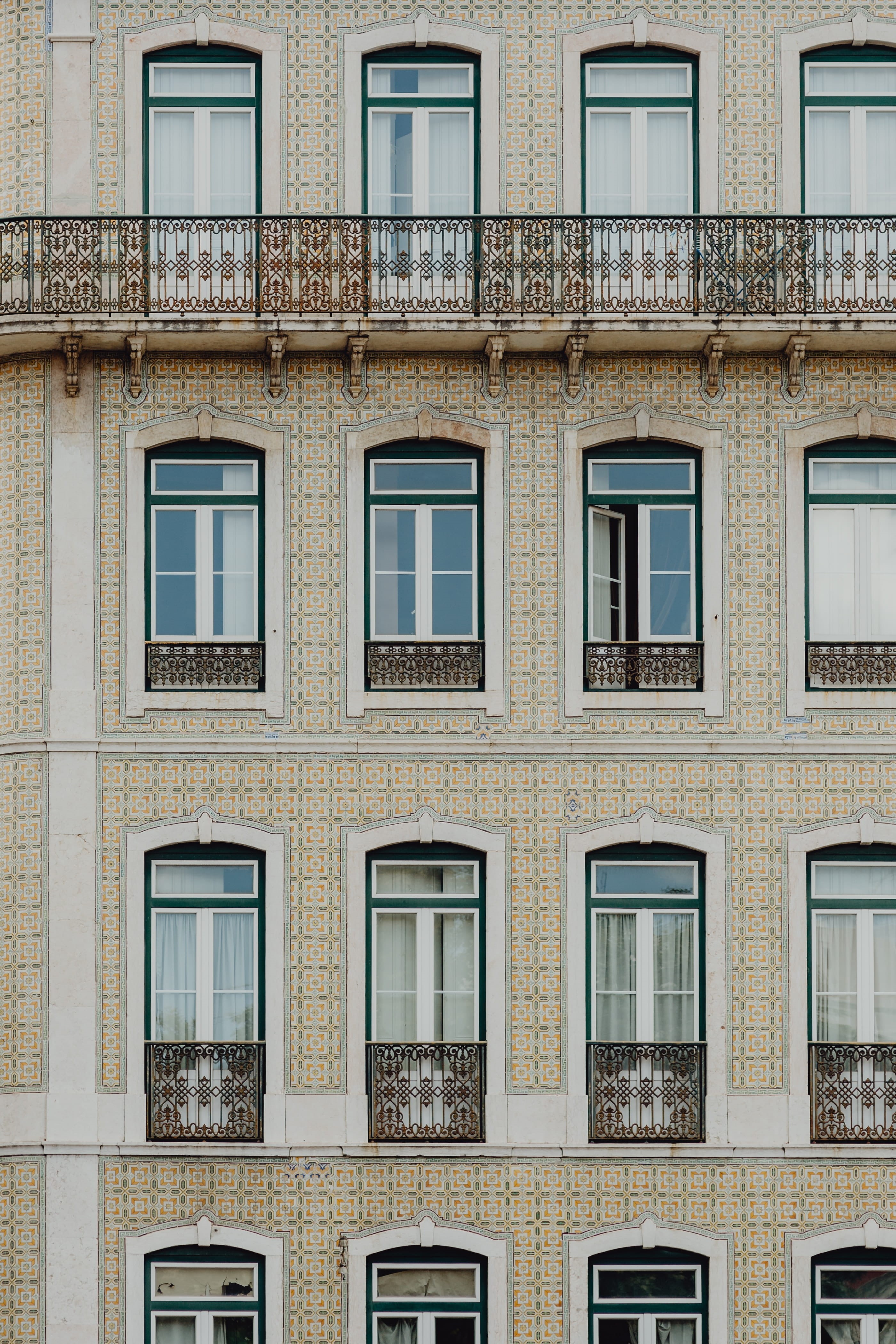 low angle view, in a row, facade, reflection, outdoors, buildings, building exterior, lisboa, residential district, day, 4K, apartment, town, building, Phone HD Wallpaper