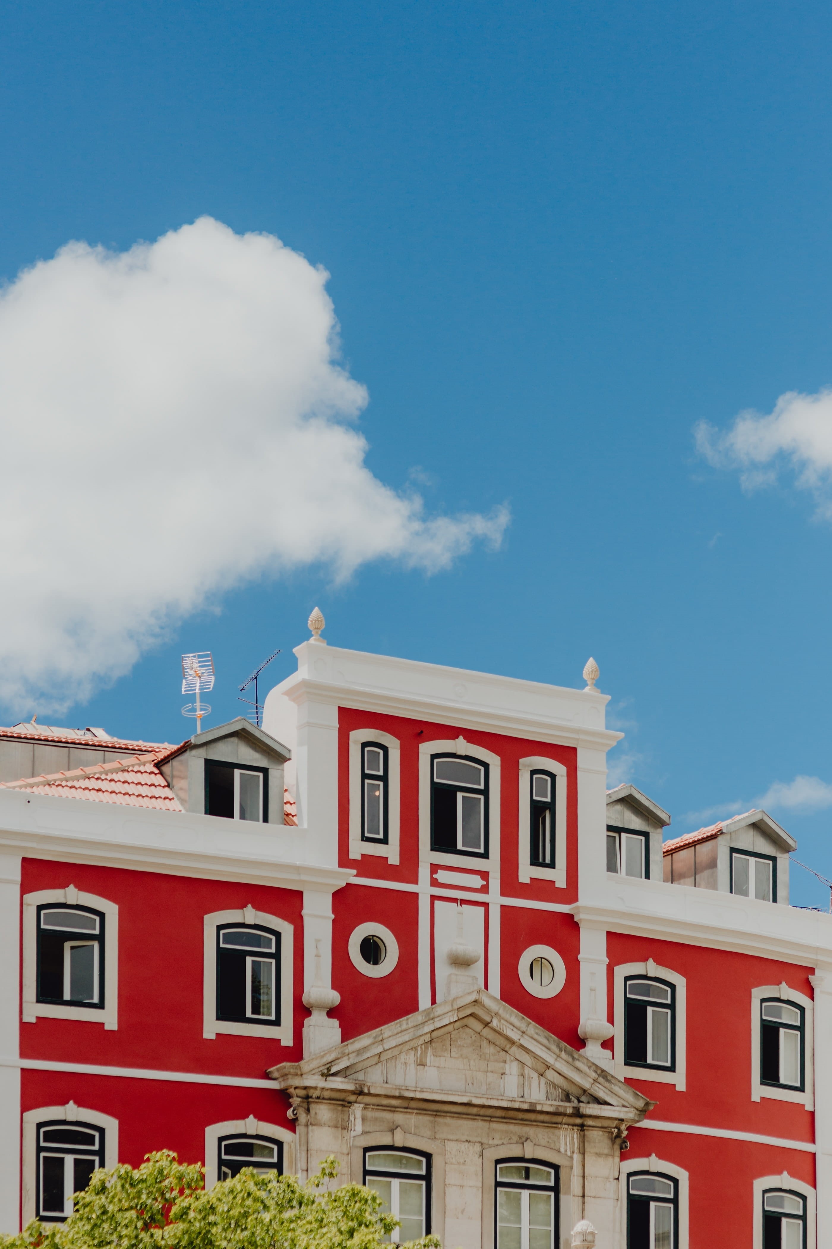 red, portugal, nature, white color, Europe, lisboa, city, no people, architecture, day, row house, colorful, june, building, cloud - sky, sunlight, buildings, Phone HD Wallpaper