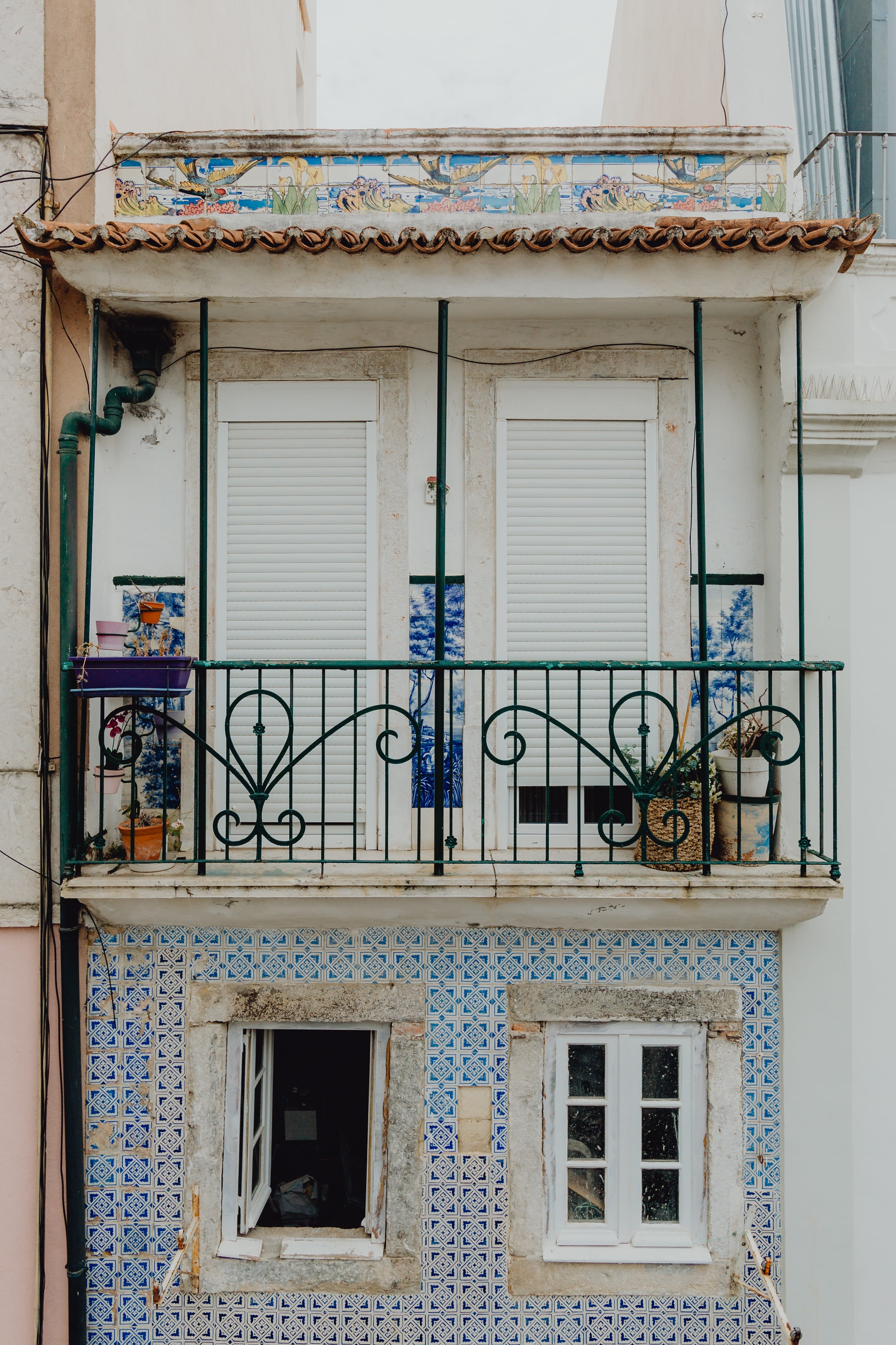 house, colorful, damaged, window, cityscape, weathered, buildings, building exterior, low angle view, balcony, residential district, wall - building feature, Phone HD Wallpaper