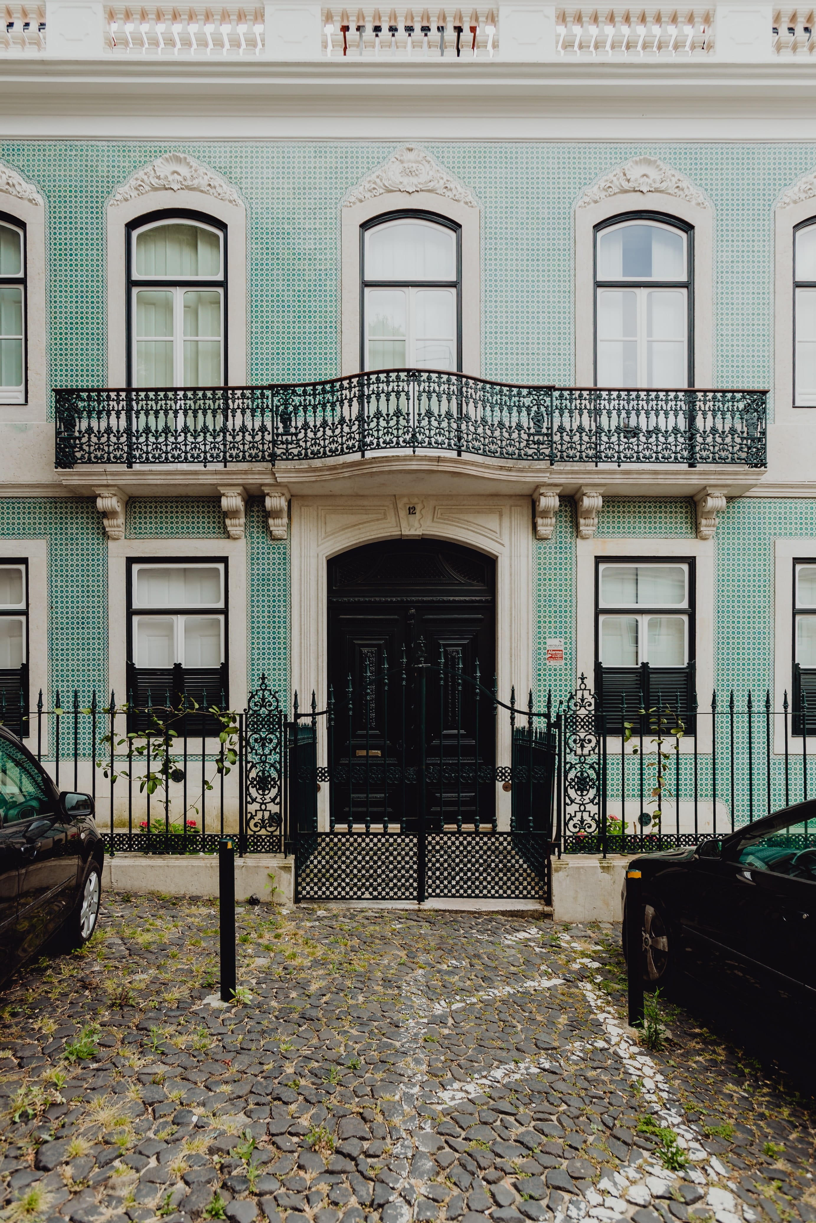 Europe, buildings, street, lisboa, house, architecture, june, door, town, day, entrance, the past, railing, closed, window, footpath, facade, 4K, history, Phone HD Wallpaper