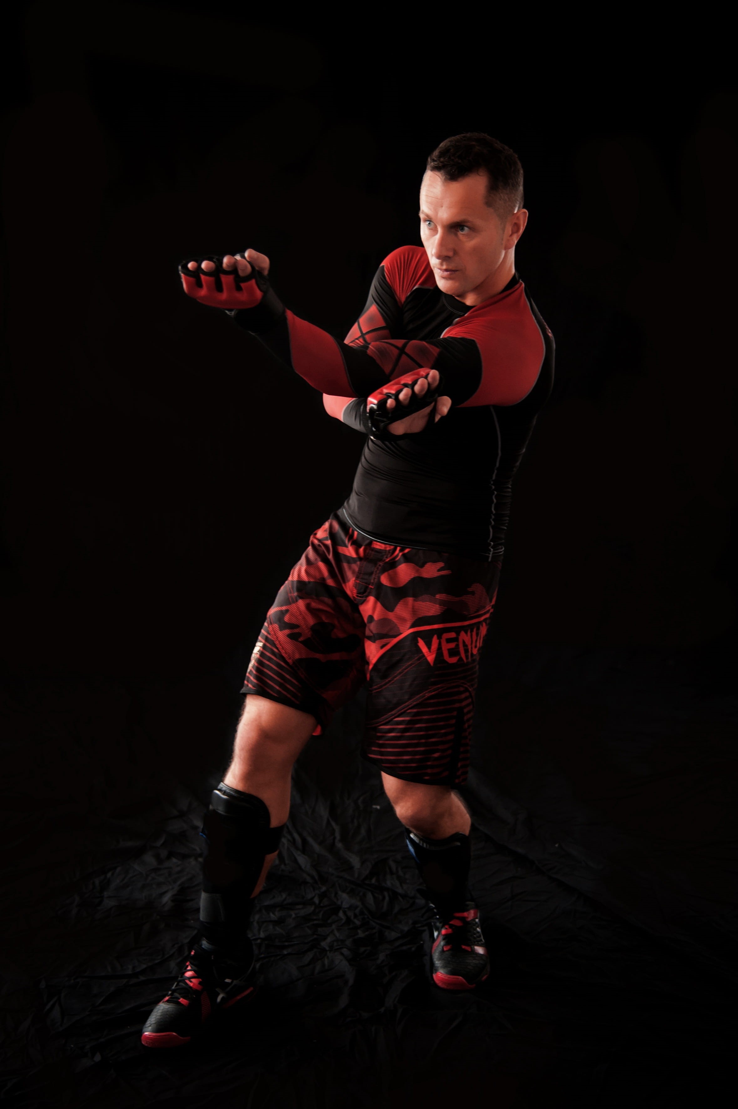 fighter, kamps port school, self-defense, attack, tai-chi, box, full length, sports training, kick boxing, selfdefens, studio shot, men, athlete, wing chun martel art, Phone HD Wallpaper