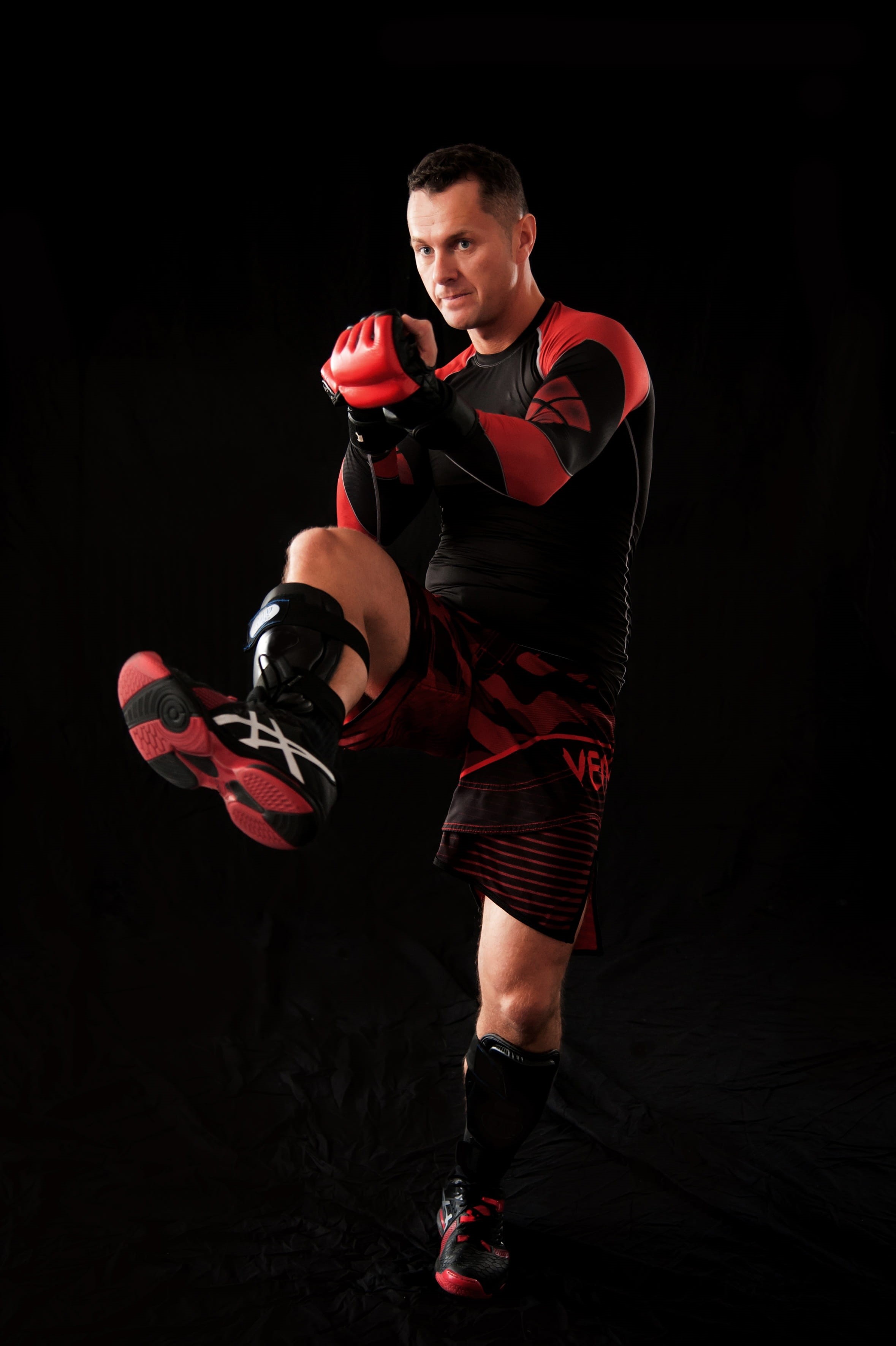 2K, fight, vitality, strength, lifestyles, muay thai, kamps port school, determination, boxing - sport, young adult, healthy lifestyle, dark, full length, Phone HD Wallpaper