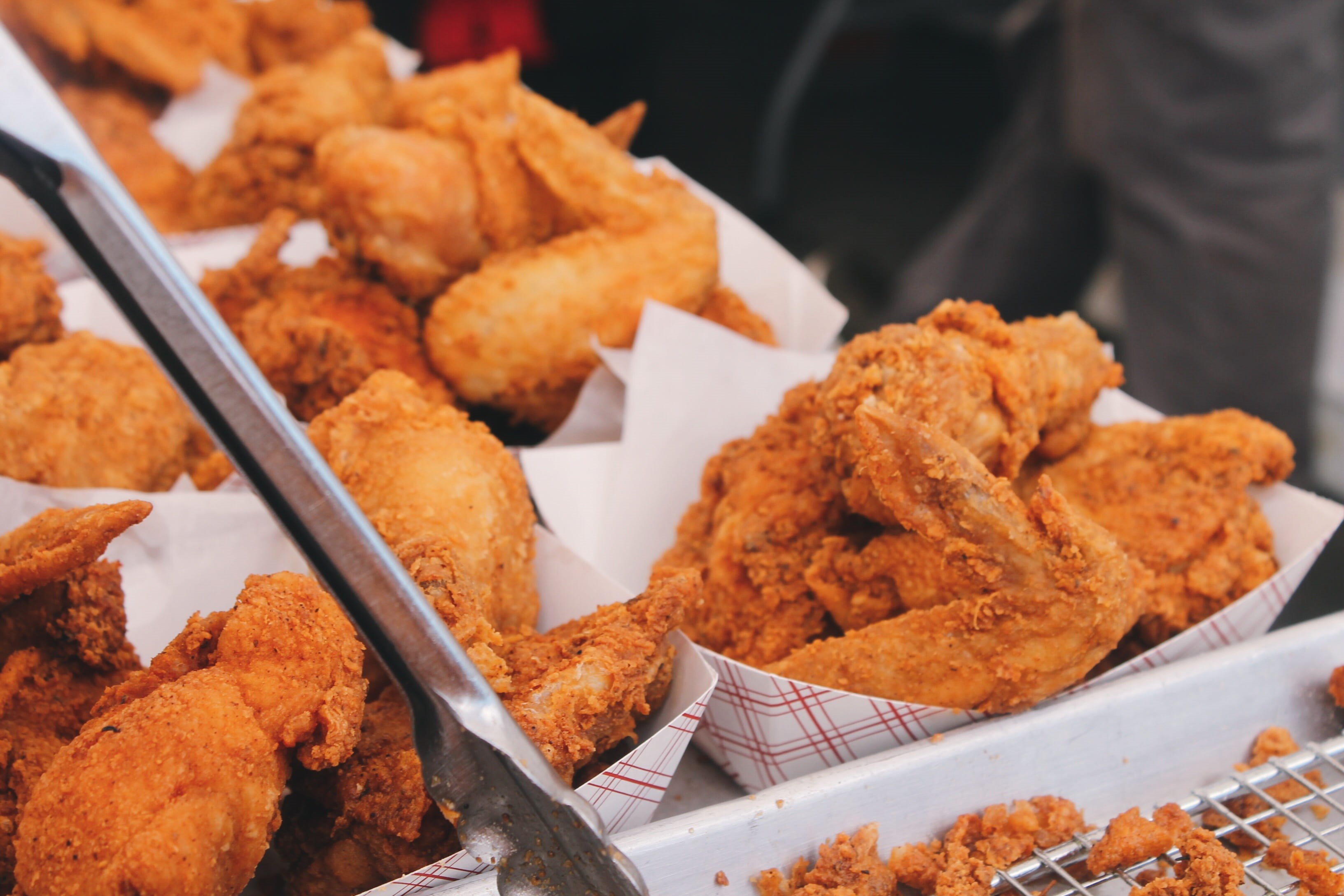 fast food, kitchen utensil, close-up, container, fried, bag, plate, food, ready-to-eat, asian food, fast-food, wing, meal, human hand, chicken meat, take out food, HD Wallpaper