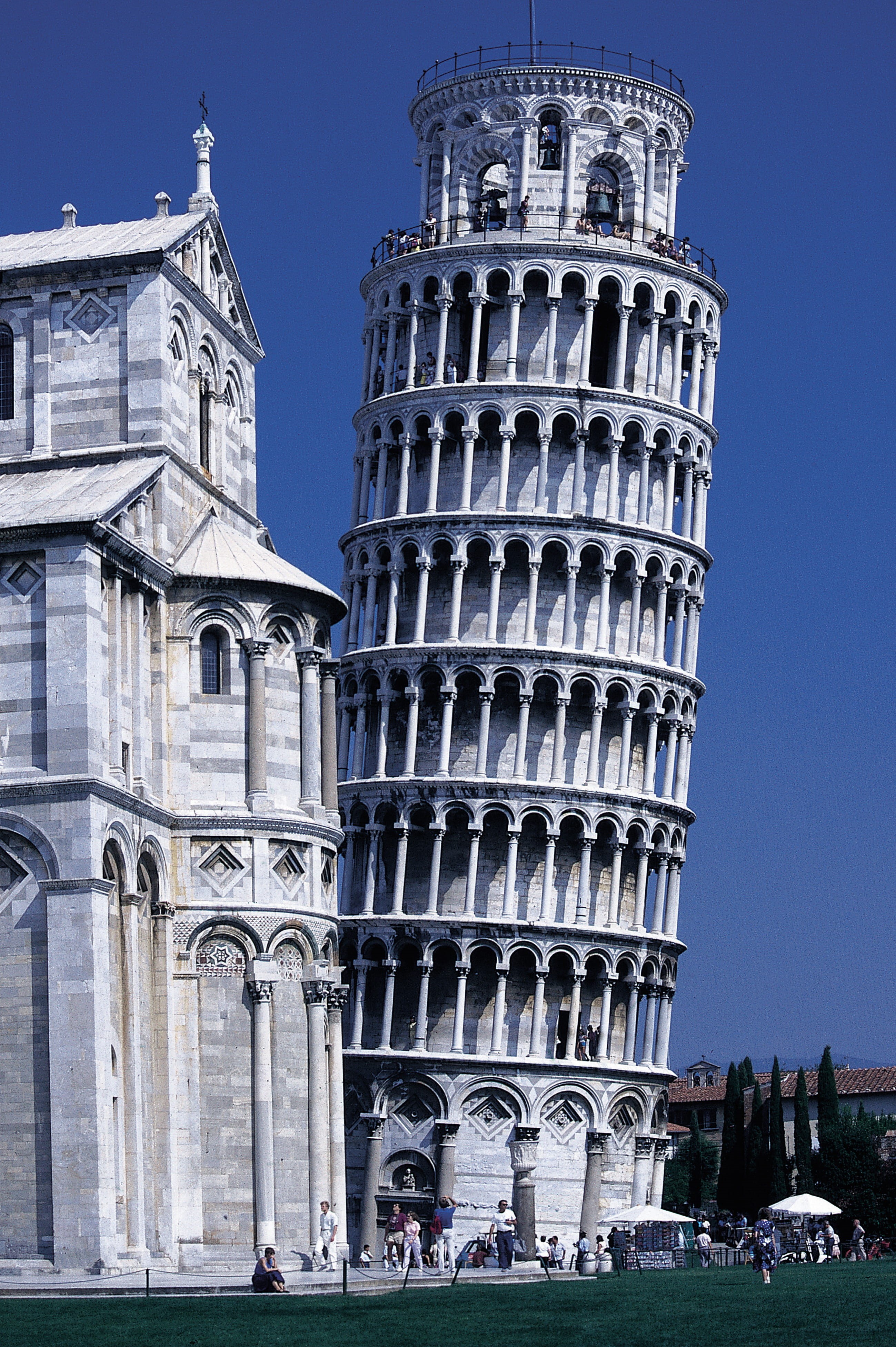 tower, architecture, group of people, built structure, Dom, santa maria assunta, sky, piazza dei miracoli, building, place of worship, Leaning Tower, the past, Phone HD Wallpaper