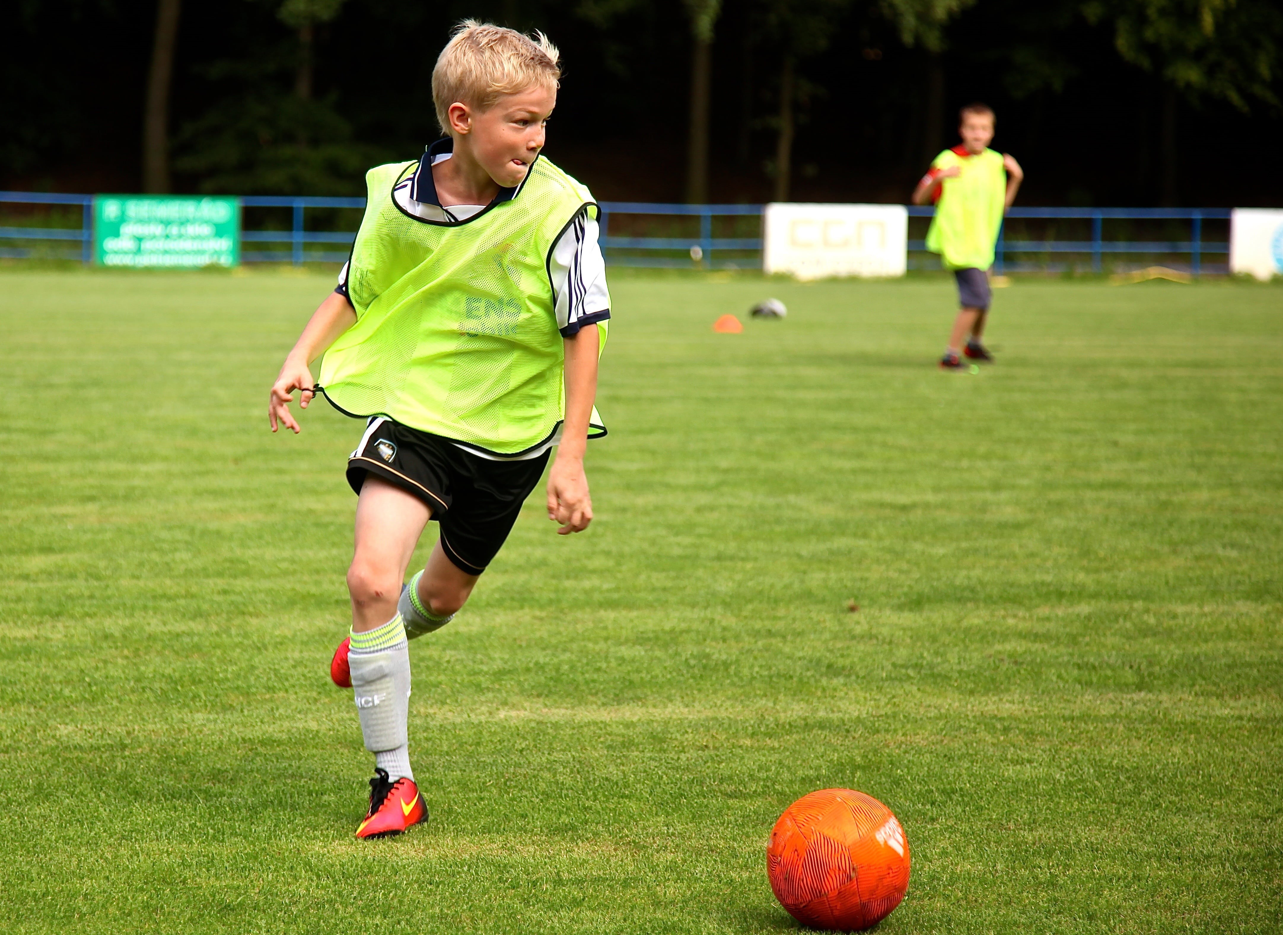 pre-adolescent child, team sport, back, running, grass, amateur, green color, boy, boys, soccer field, playing, sports uniform, motion, sports clothing, HD Wallpaper