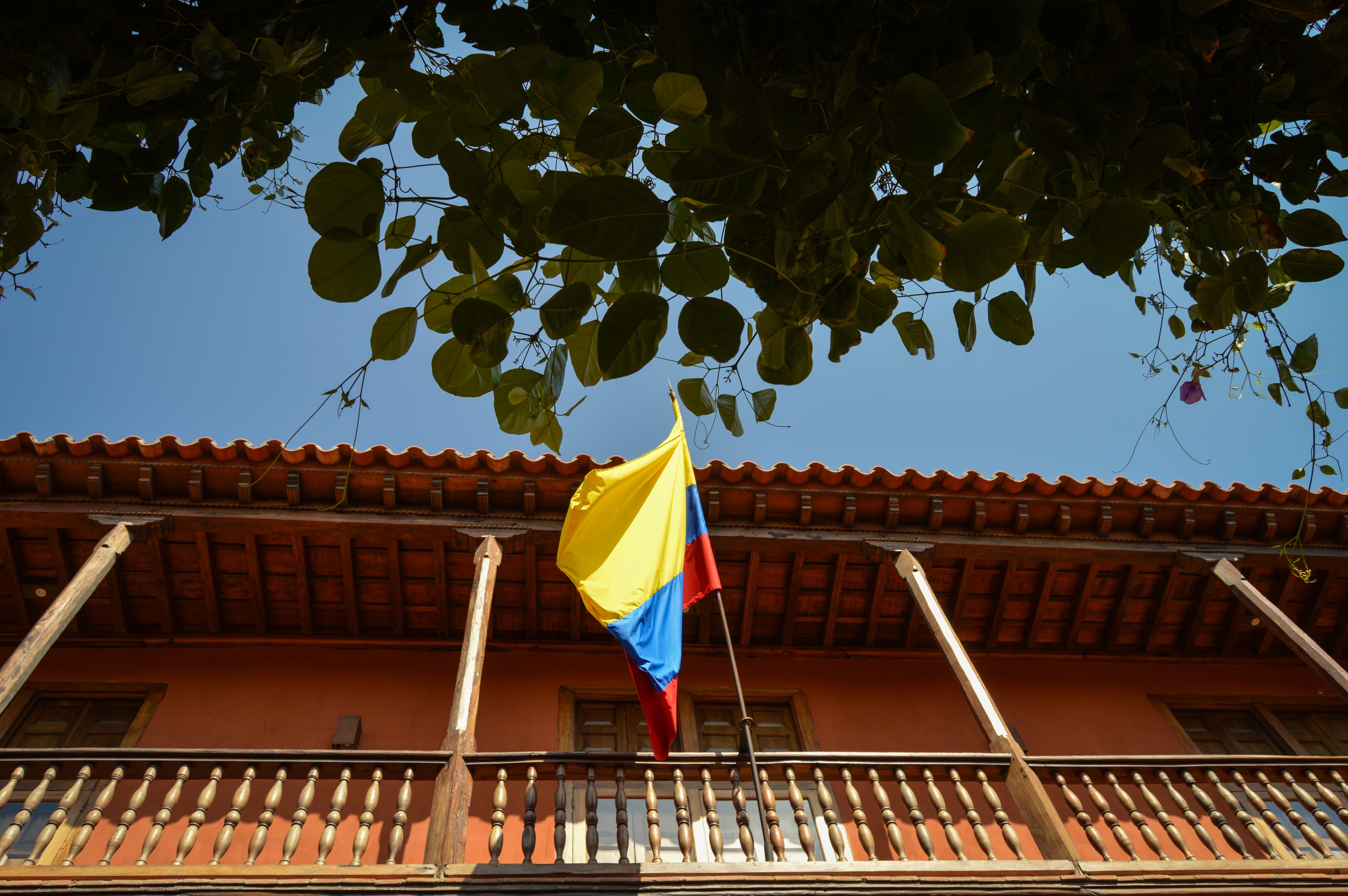 architecture, flag, low angle view, no people, 5K, day, belief, roof, tree, wind, america, built structure, colombian flag, outdoors, railing, sky, colombia, HD Wallpaper