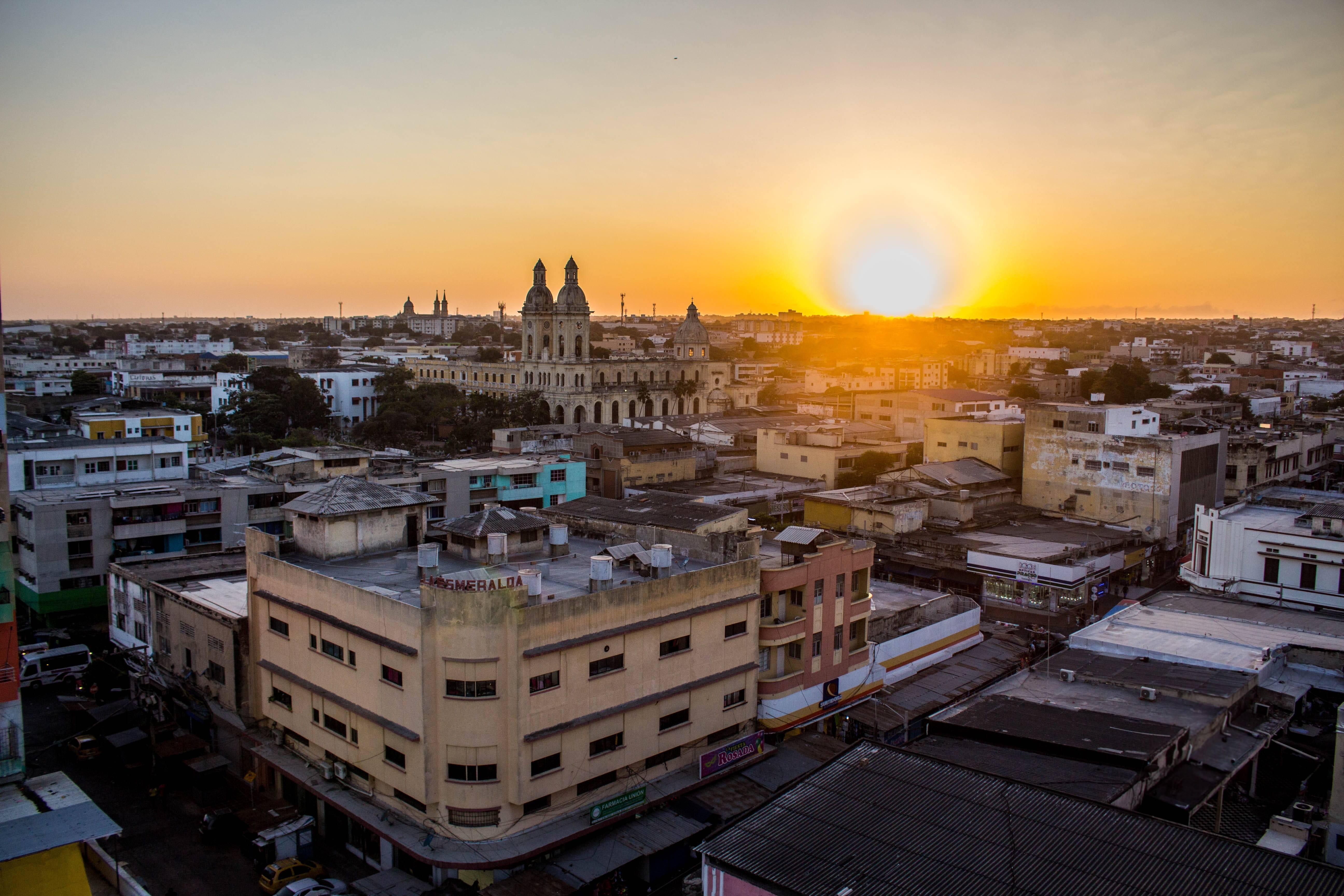 outdoors, building, cityscape, 5K, sun, residential district, sunny, orange color, architecture, historical, lens flare, barranquilla, travel destinations, HD Wallpaper