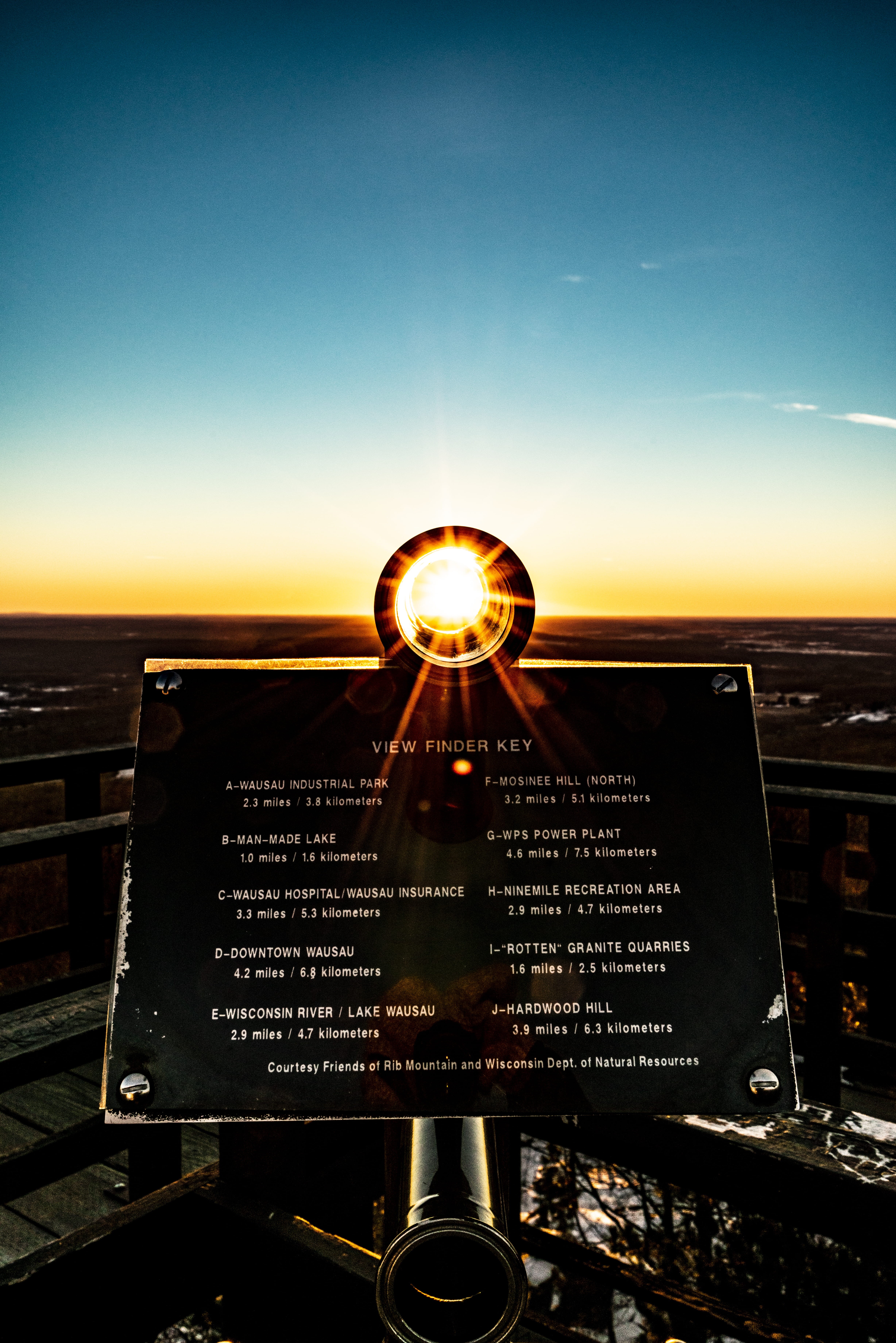 field, united states, sky, sea, close-up, communication, wi, wisconsin, copy space, sunlight, fire tower atop rib mountain, sun, western script, metal, Phone HD Wallpaper