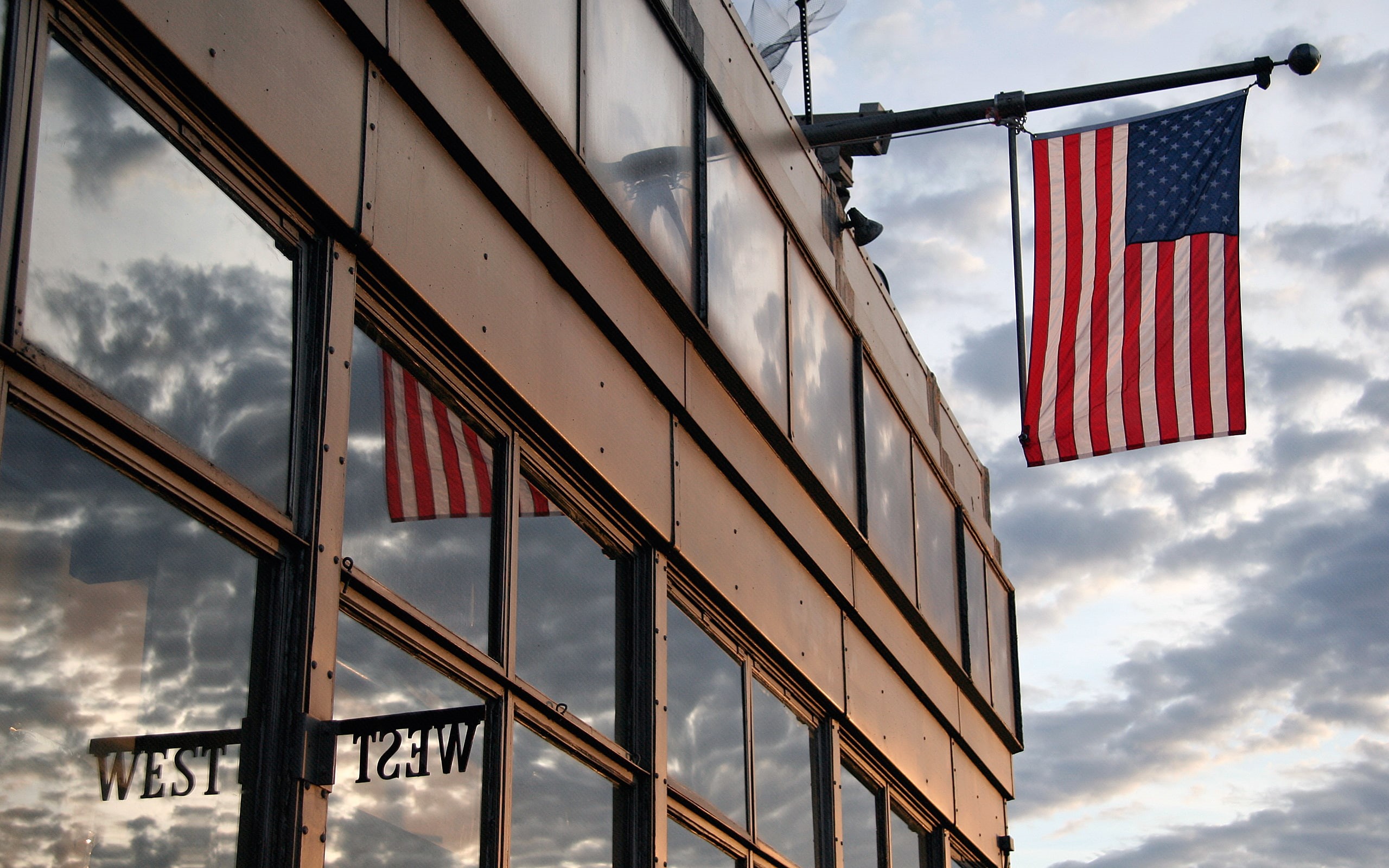 building, built structure, red, day, atop, national icon, state, flag, brown, building exterior, empire, cityscape, photography, low angle view, newyorkcity, HD Wallpaper