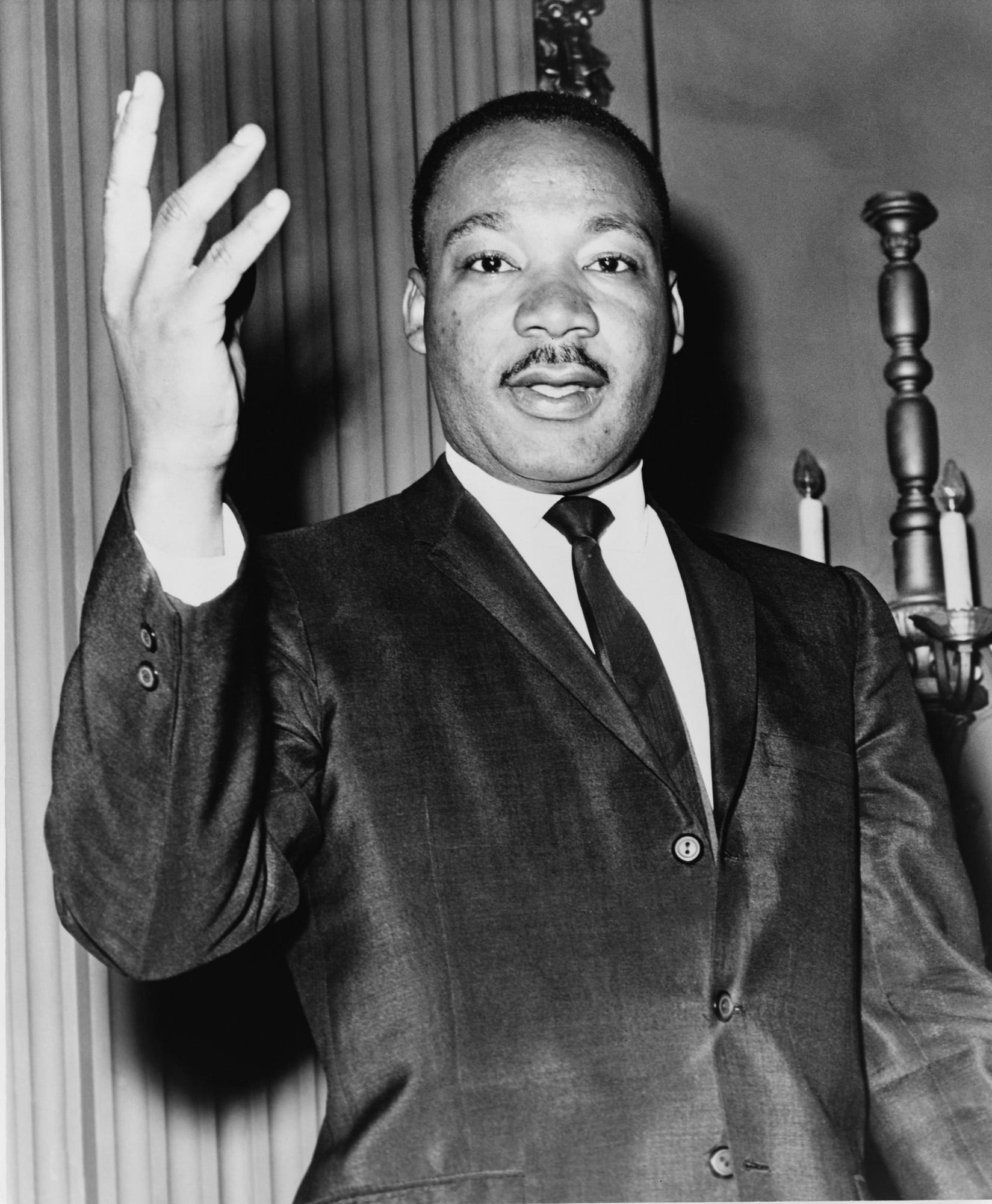 civil rights, 1080P, portrait, front view, formalwear, vintage, grayscale, black and white, usa, black, martin luther king jr, men, standing, indoors, Phone HD Wallpaper