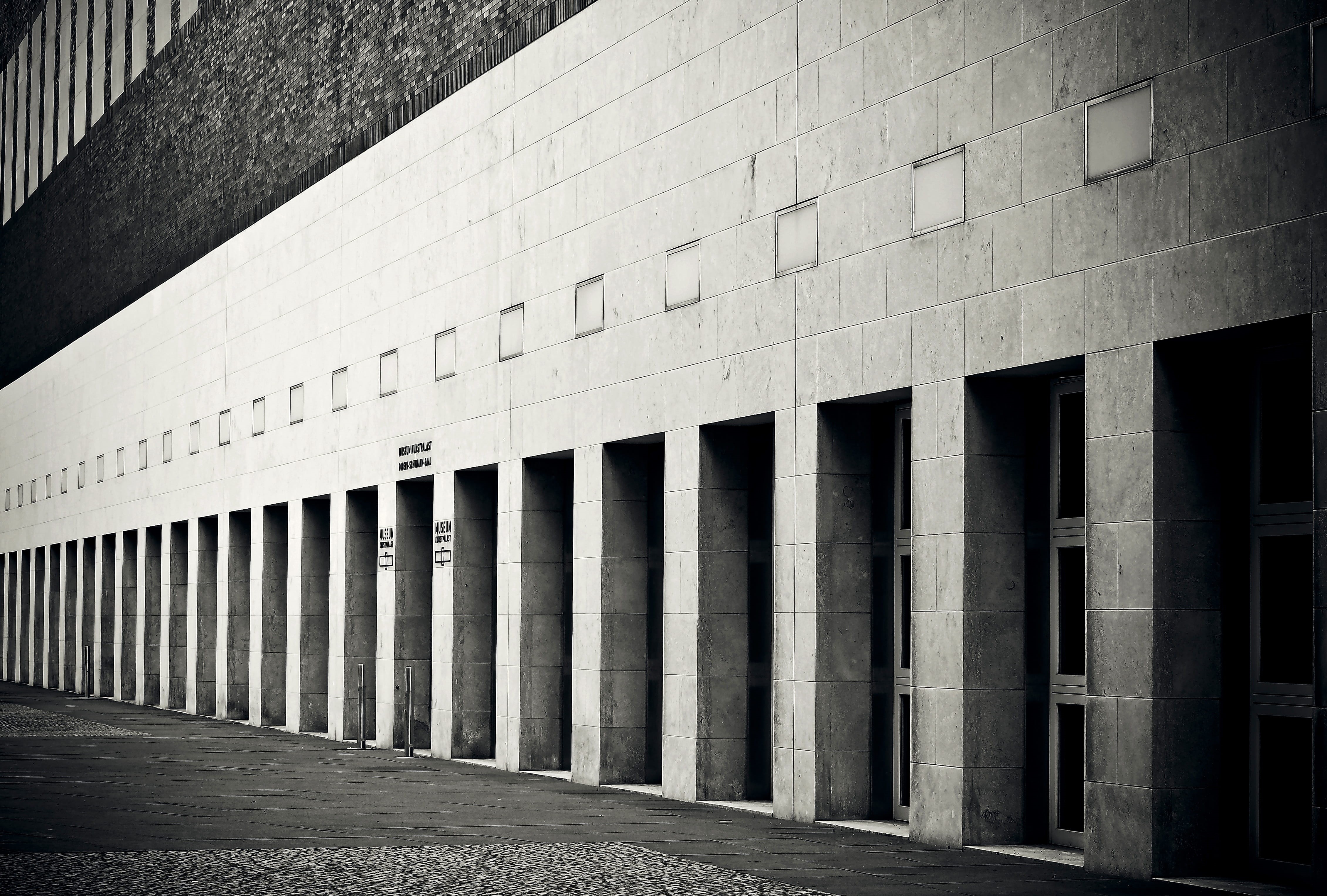 pattern, wall - building feature, black-and-white, black, in a row, modern, no people, building exterior, construction, footpath, concrete, architectural column, HD Wallpaper