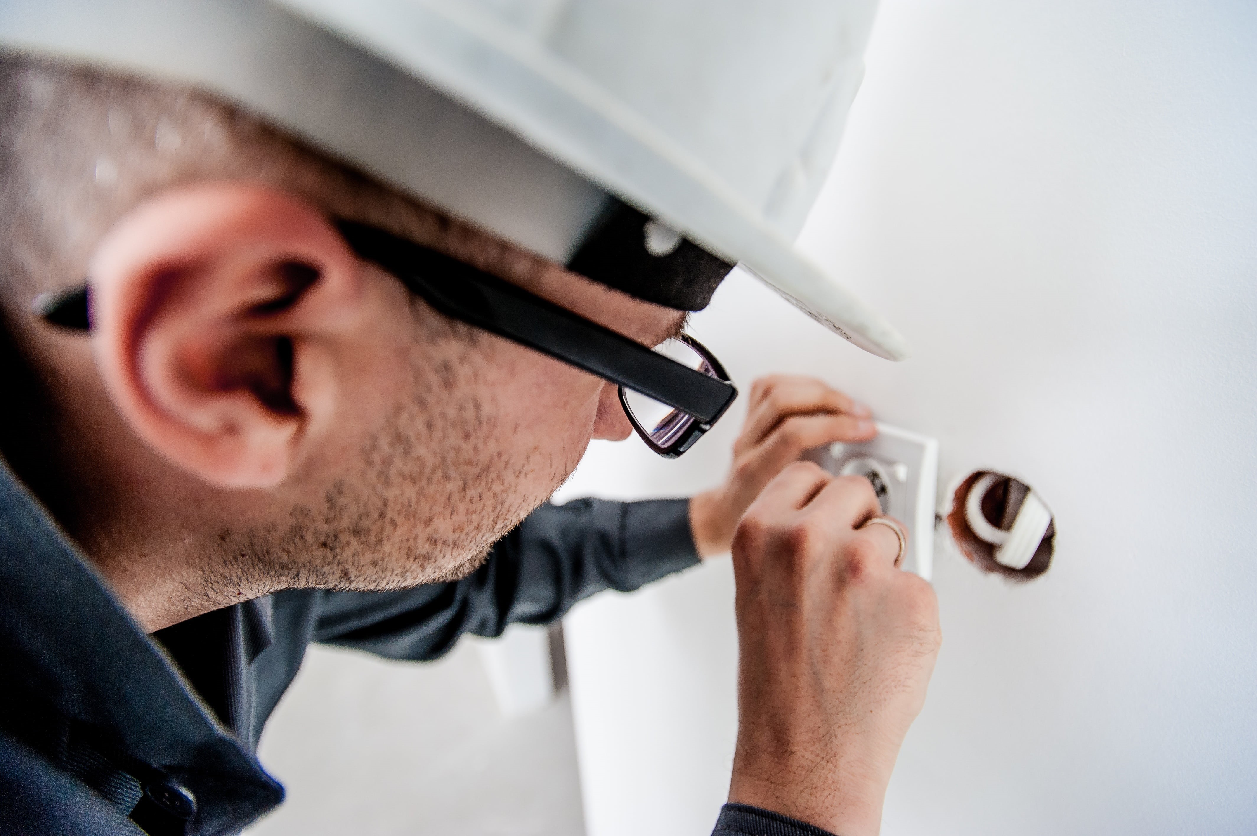 manual Worker, pro, human body part, tools, surveyor, factory, development, the foreman, portrait, worker, headshot, mechanics, electrician, young adult, HD Wallpaper