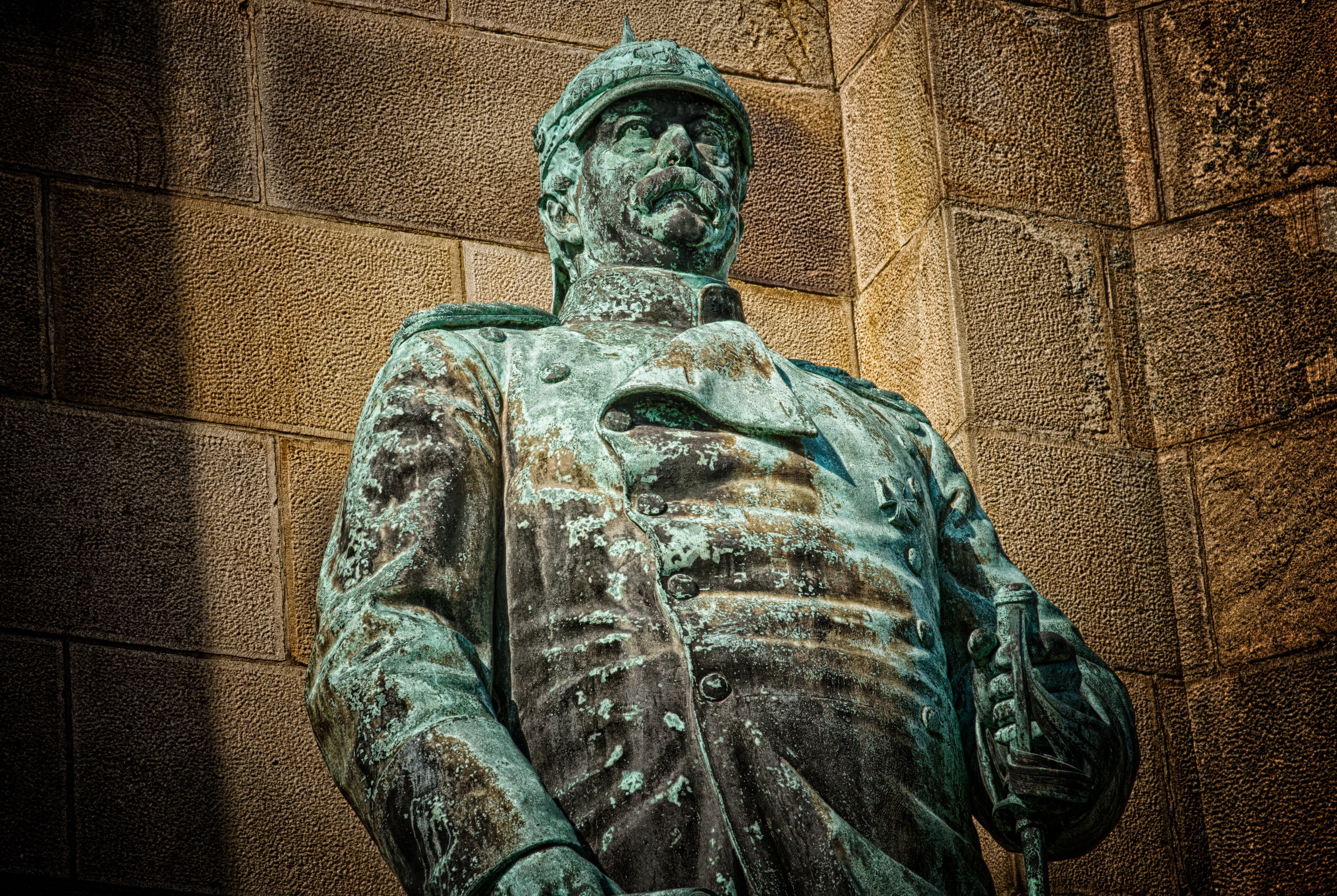 old, monument, bart, pickelhaube, statesman, architecture, low angle view, historically, art and craft, 5K, human representation, weathered, built structure, HD Wallpaper