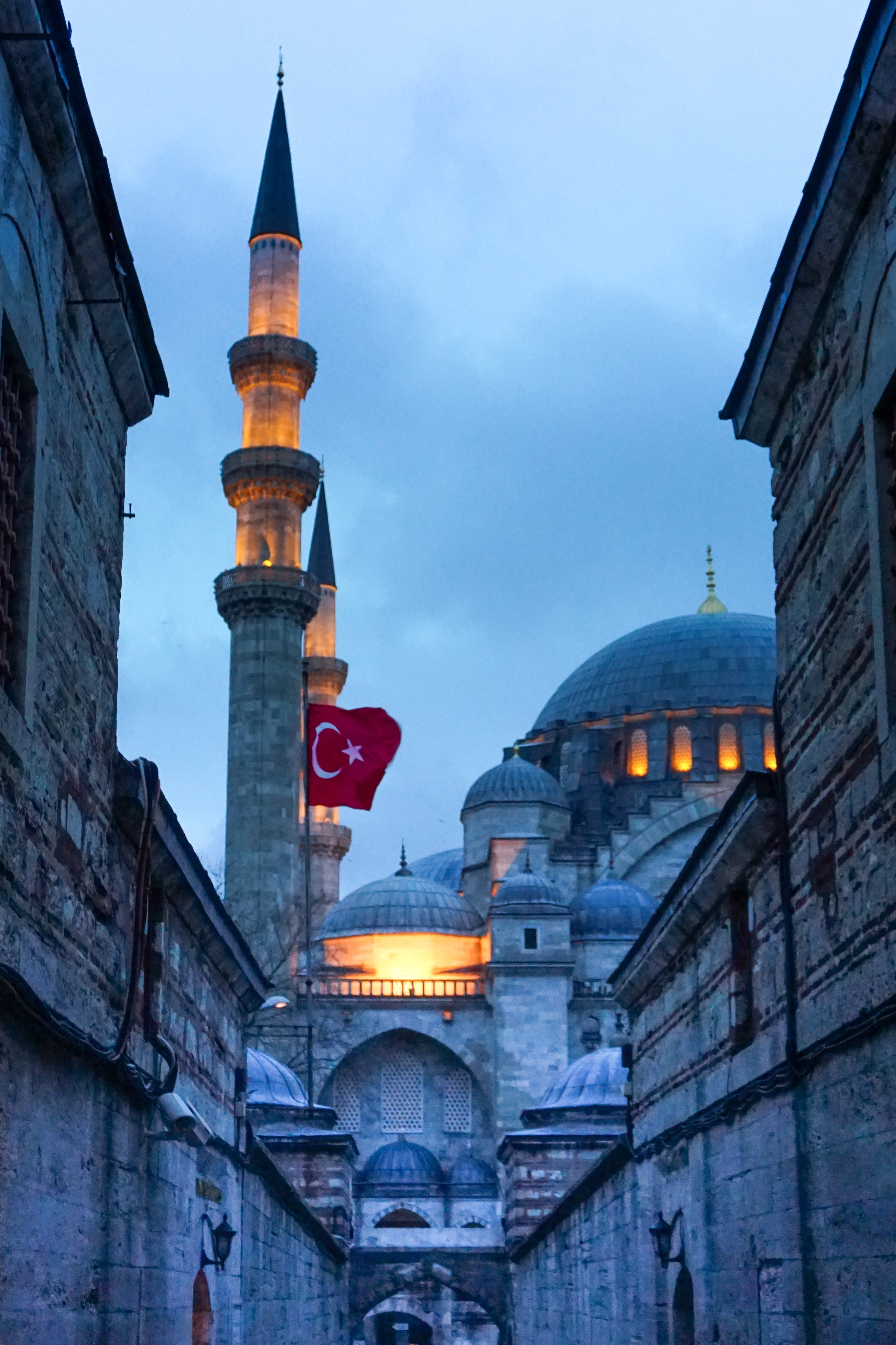 city, travel destinations, turkey, crescent, built structure, tourism, minaret, flag, no people, religion, 4K, nature, illuminated, building exterior, Phone HD Wallpaper