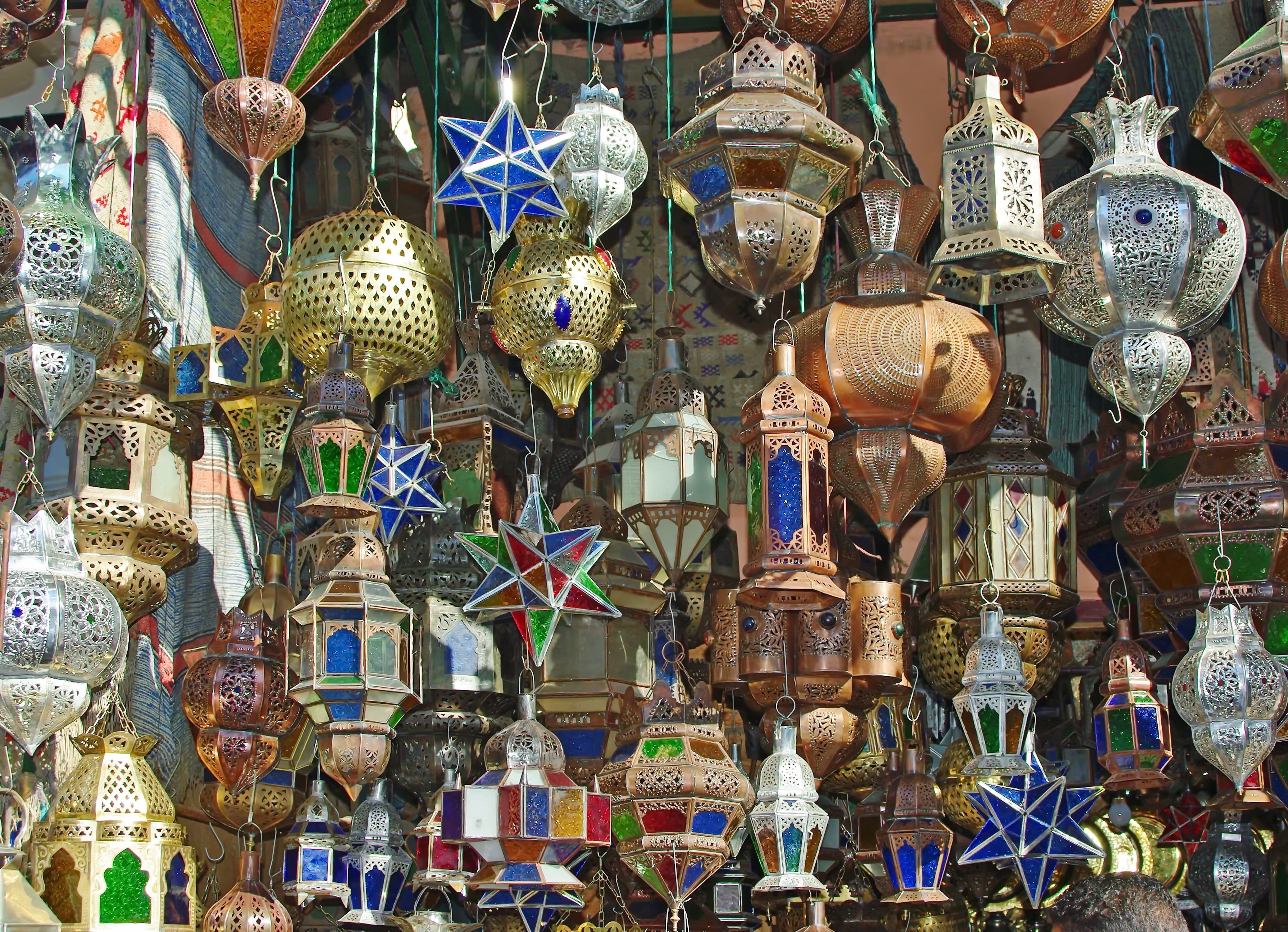old lamp, 2K, hanging, sale, choice, copper, backgrounds, Lamps, antique, day, art and craft, Luminaires, bazaar, crafts, lighting equipment, display, HD Wallpaper