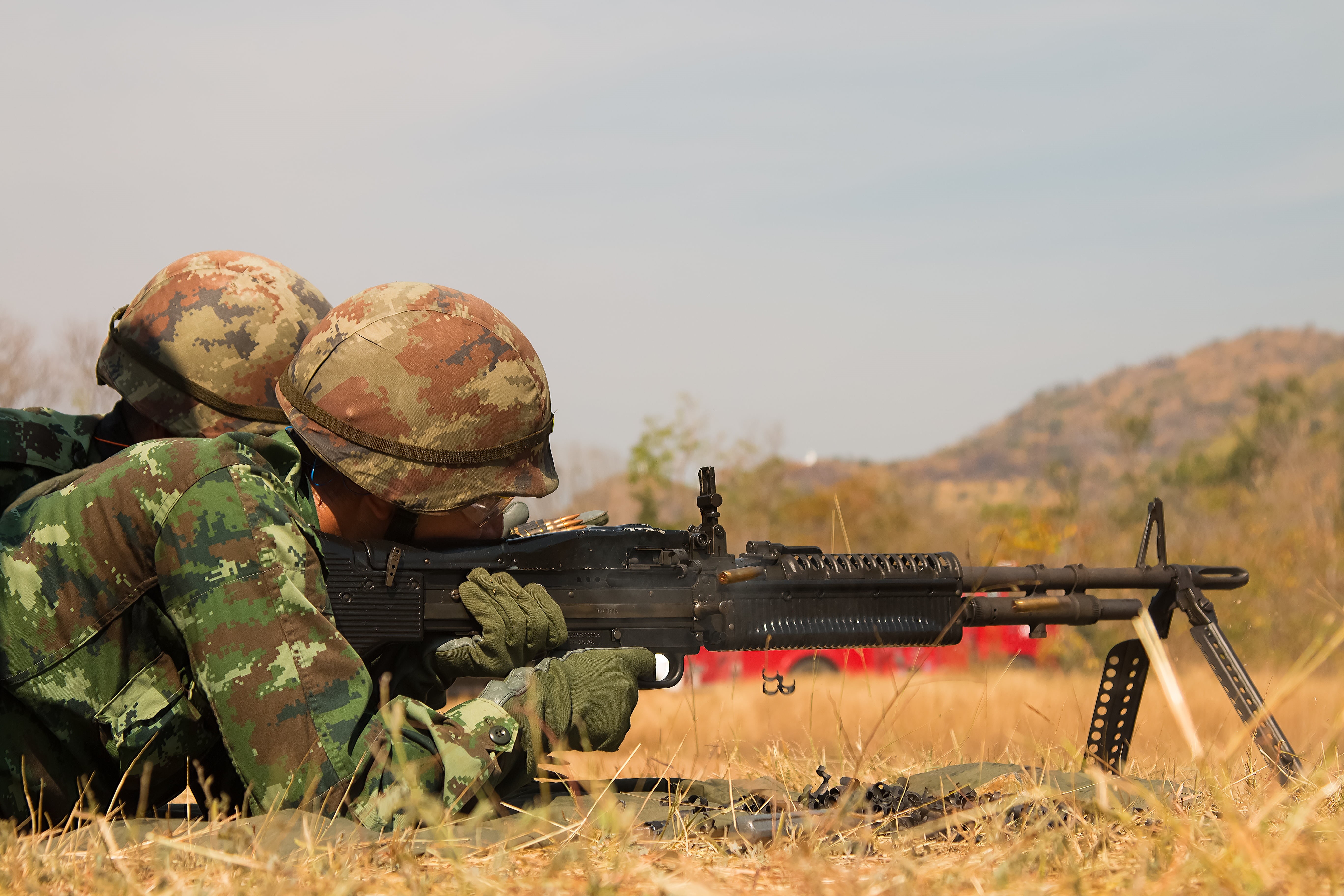 government, machine gun, security, camouflage Clothing, shooting, aiming, adult, armed Forces, side view, aggression, fighting, infantry, military, fire, HD Wallpaper