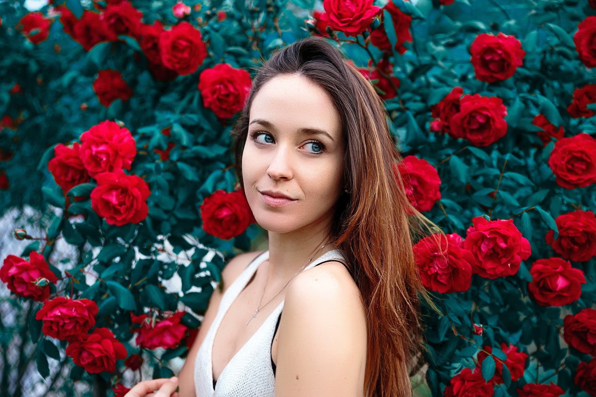 hair, flowering plant, beautiful woman, long hair, nature, 500px, headshot, young adult, flower, red, looking at camera, lifestyles, Lorenza Cani, outdoors, HD Wallpaper