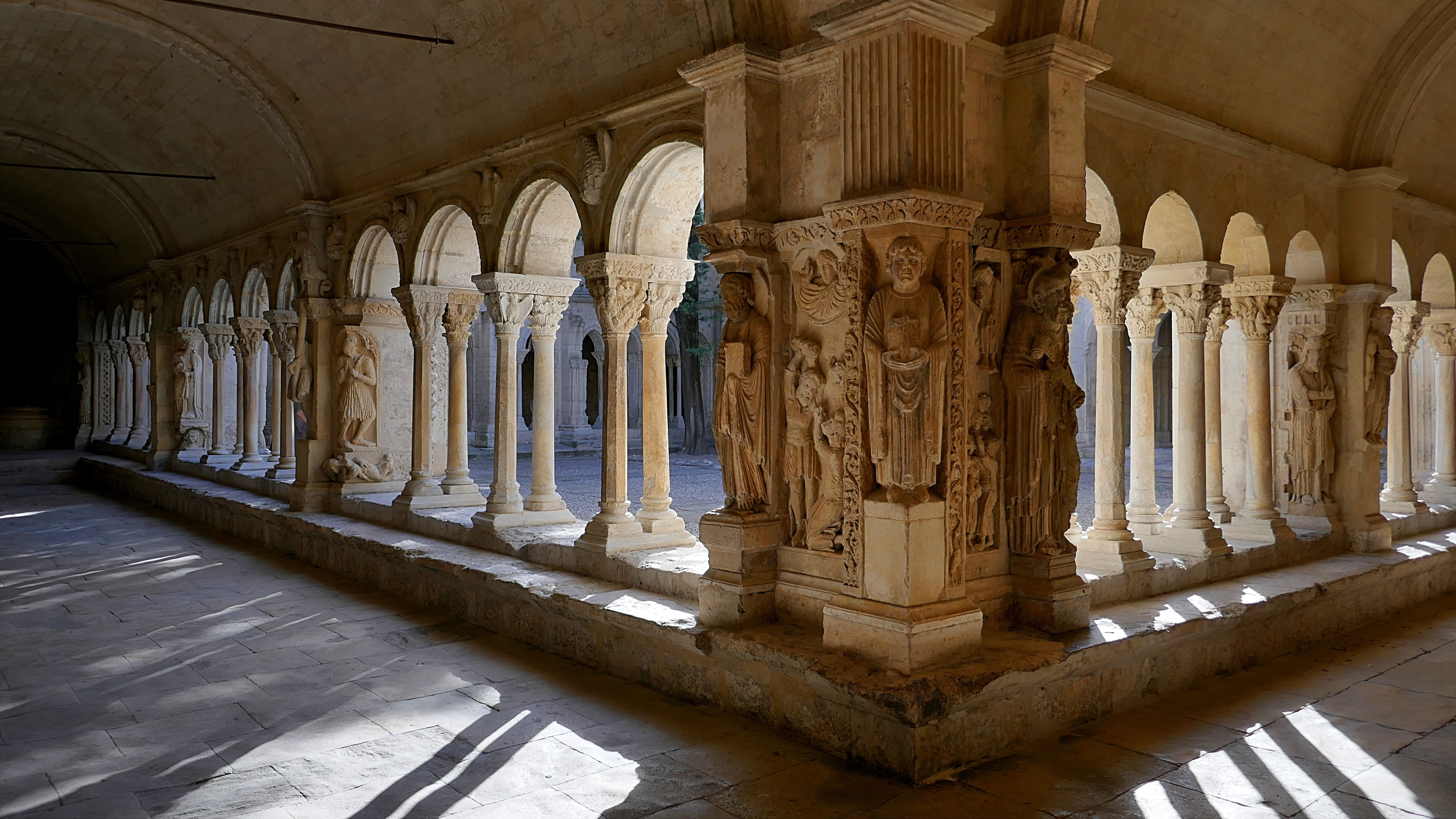 Arles, 5K, architecture, no people, via-tolosana, belief, travel, travel destinations, building exterior, indoors, France, pilgrimage, tourism, arch, ornate, HD Wallpaper