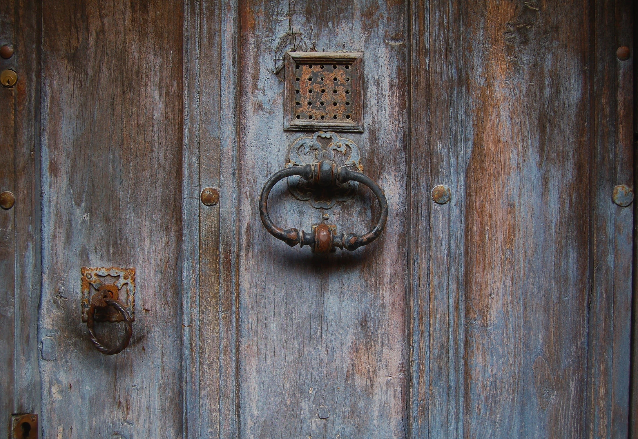black, macro, hdr, wood - material, safety, closeup, no people, brass, textured, 1080P, grain, entrance, ornate, weathered, wooden, rusty, old-fashioned, HD Wallpaper